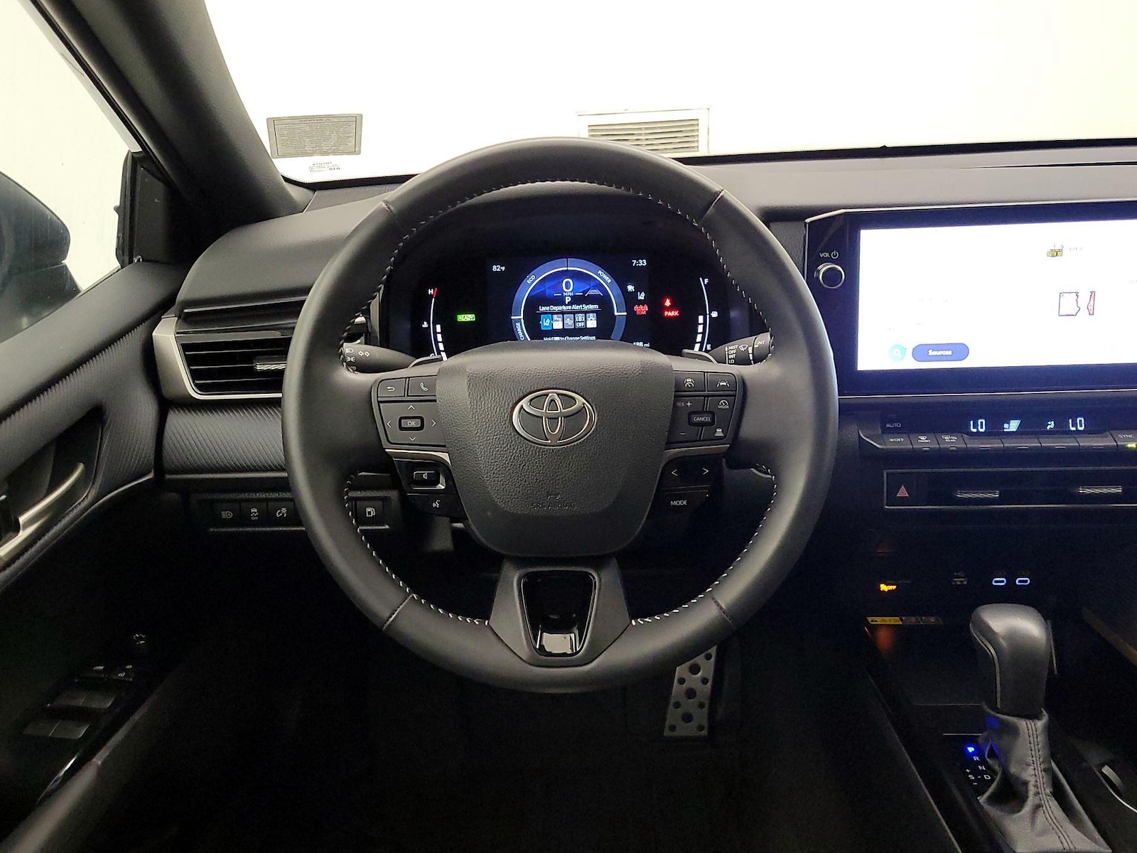 2025 Toyota Camry SE - Photo 11