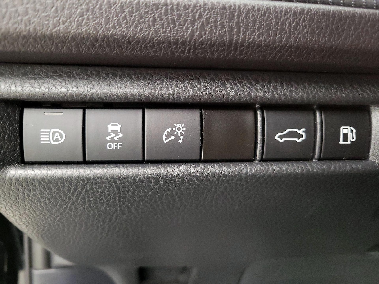 2025 Toyota Camry SE - Photo 14