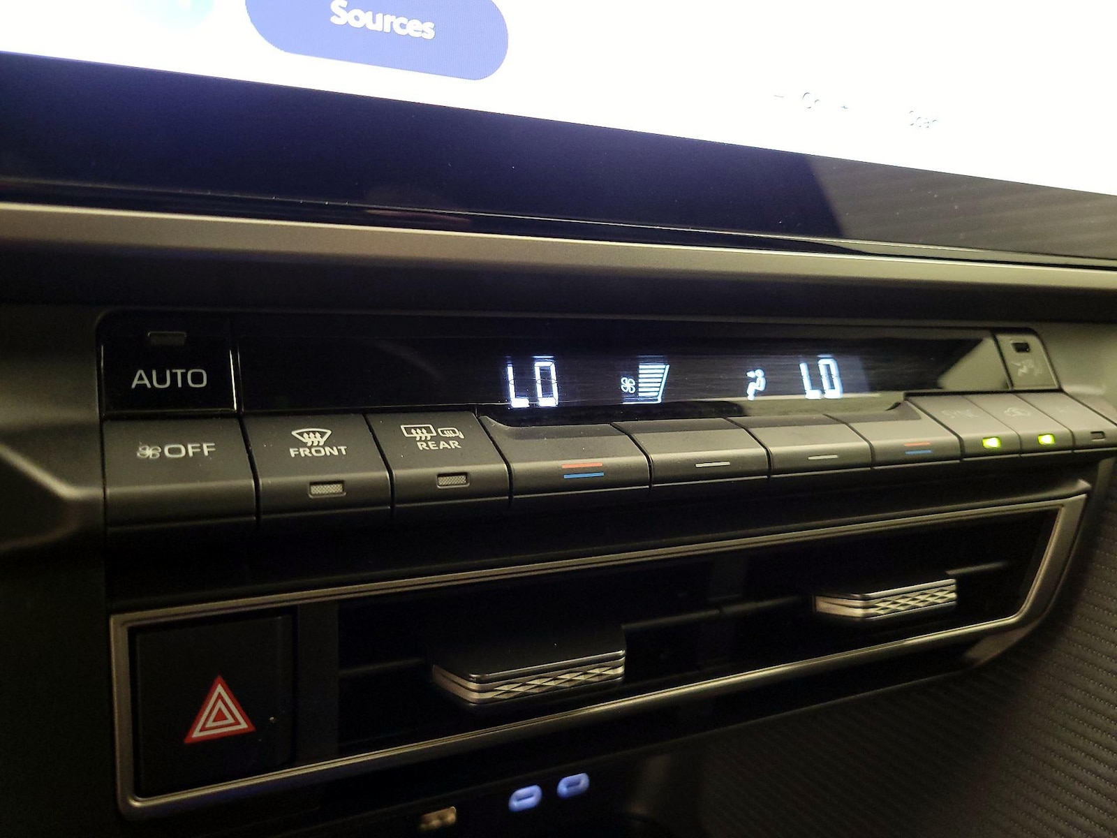 2025 Toyota Camry SE - Photo 17