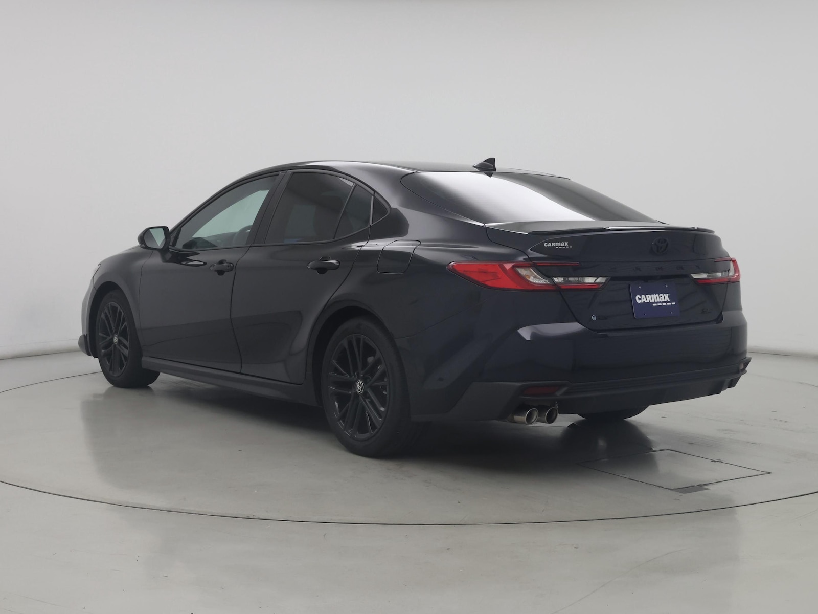 2025 Toyota Camry SE - Photo 3