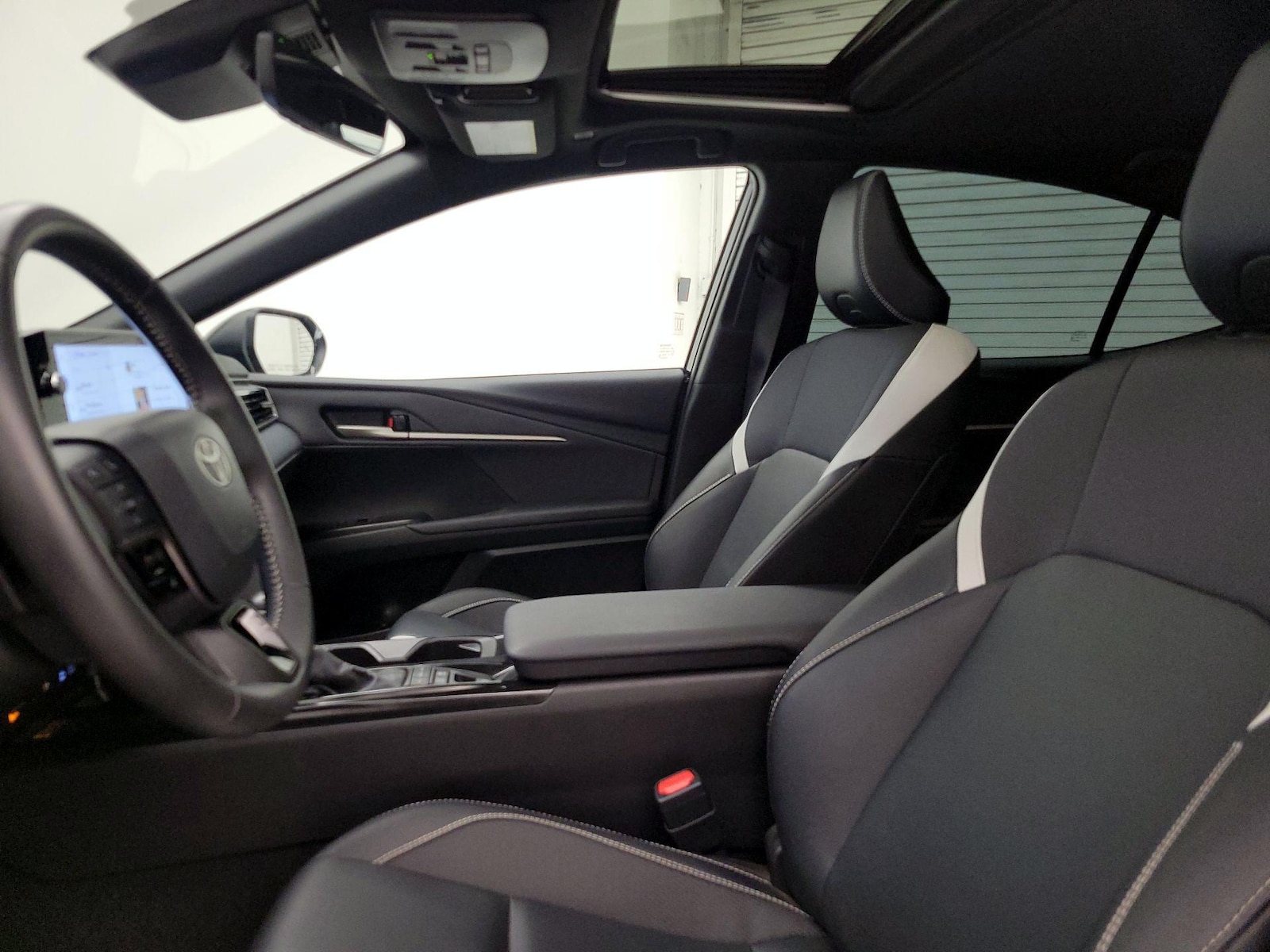 2025 Toyota Camry SE - Photo 20