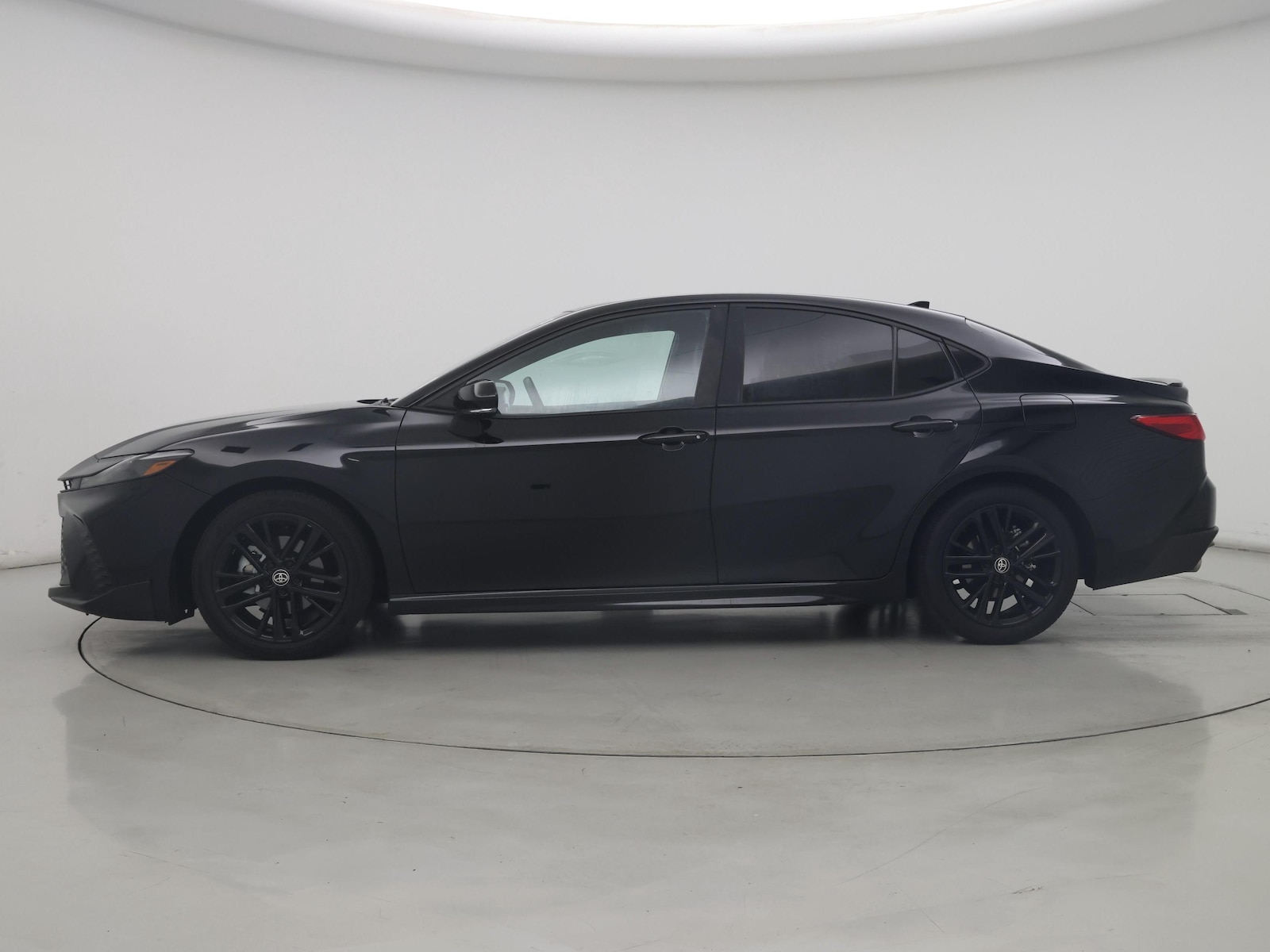 2025 Toyota Camry SE - Photo 4