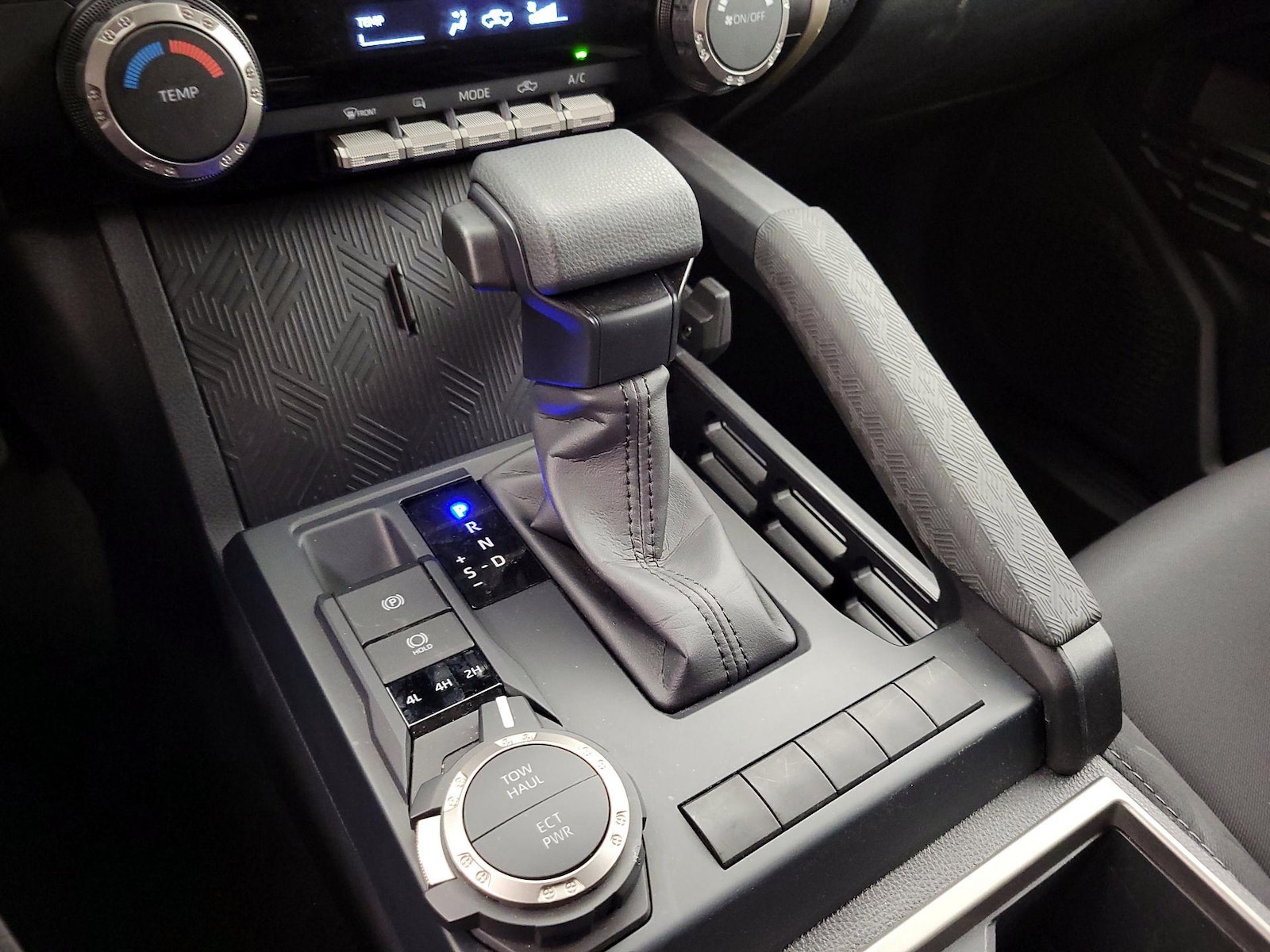 2026 Toyota Tacoma SR5 - Photo 18