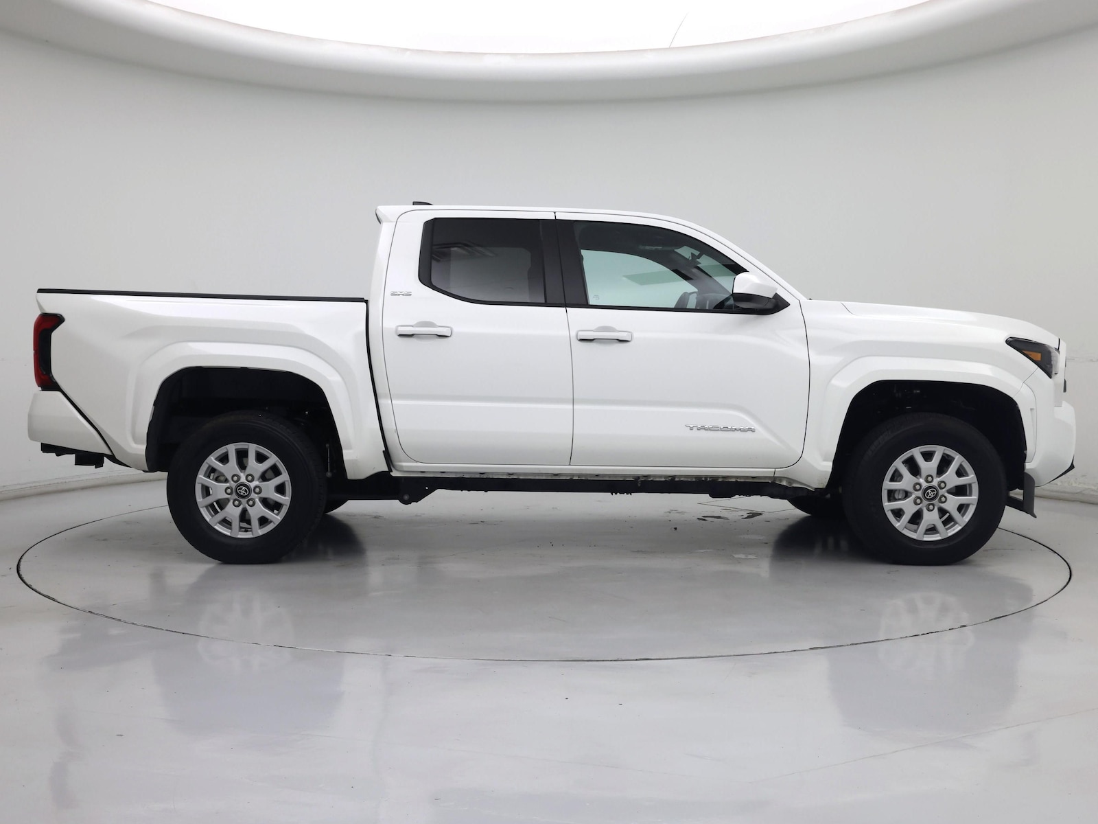2026 Toyota Tacoma SR5 - Photo 8