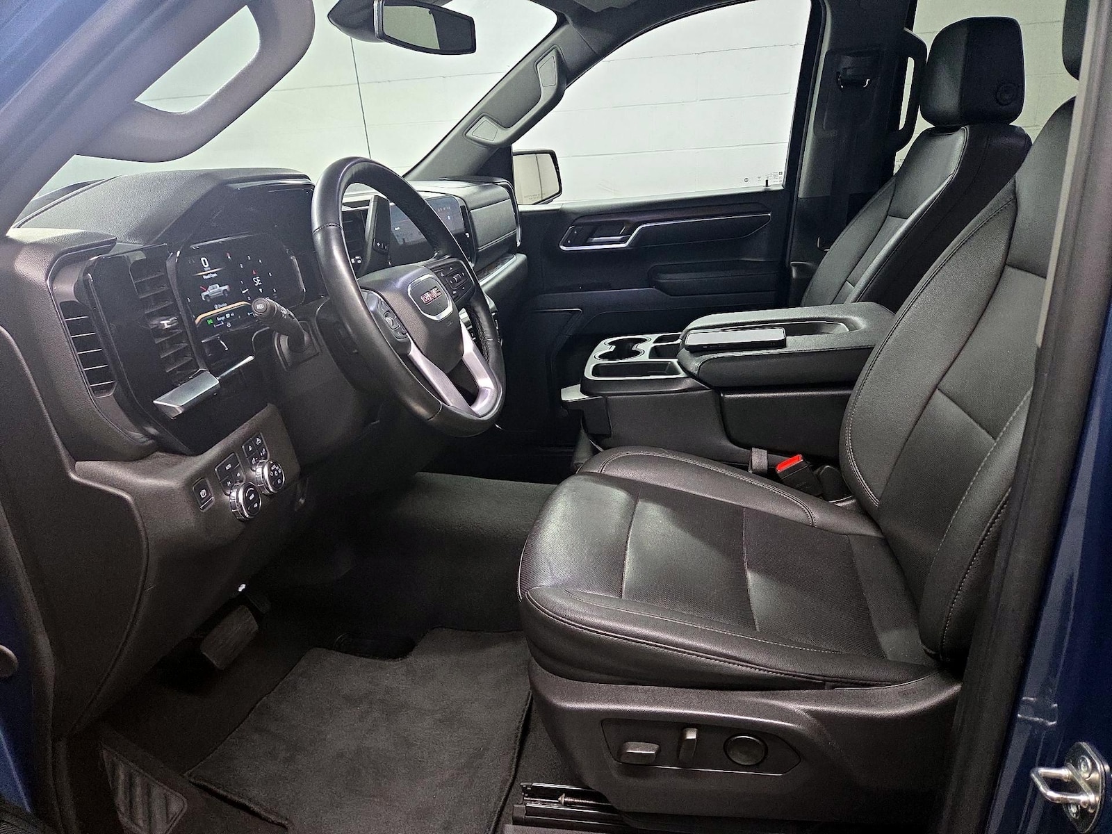 2024 GMC Sierra 1500 SLT - Photo 12