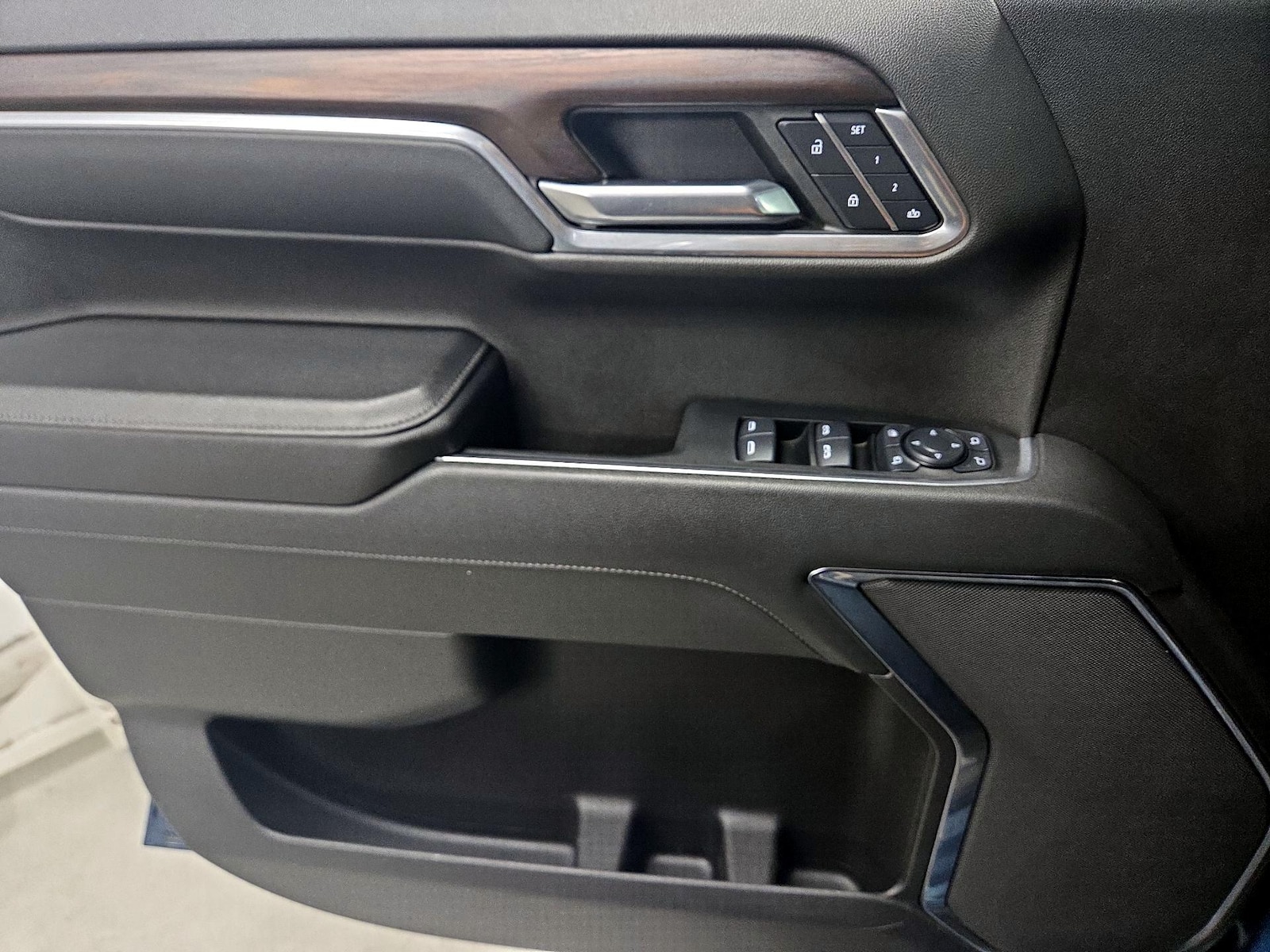 2024 GMC Sierra 1500 SLT - Photo 13