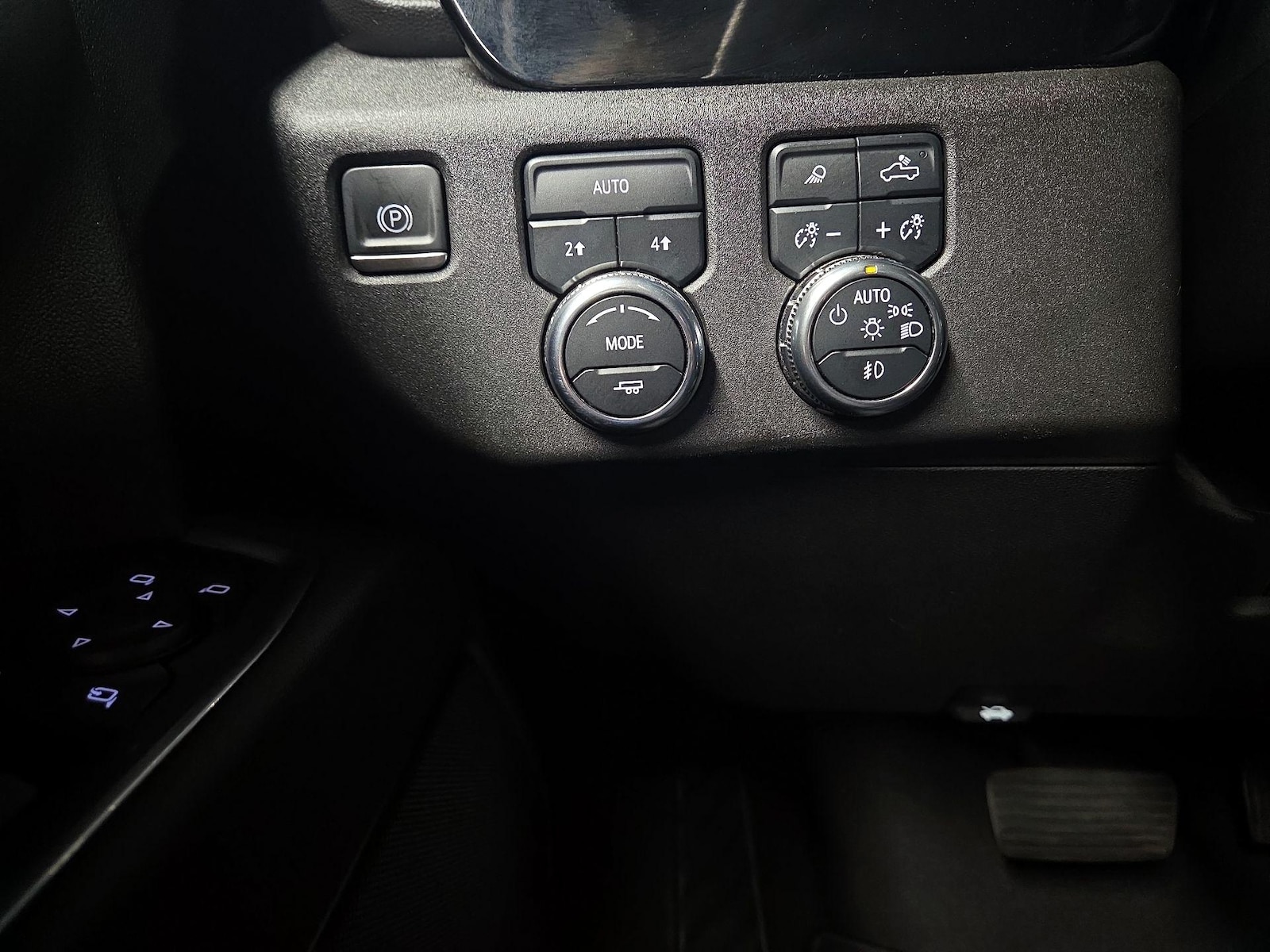 2024 GMC Sierra 1500 SLT - Photo 14