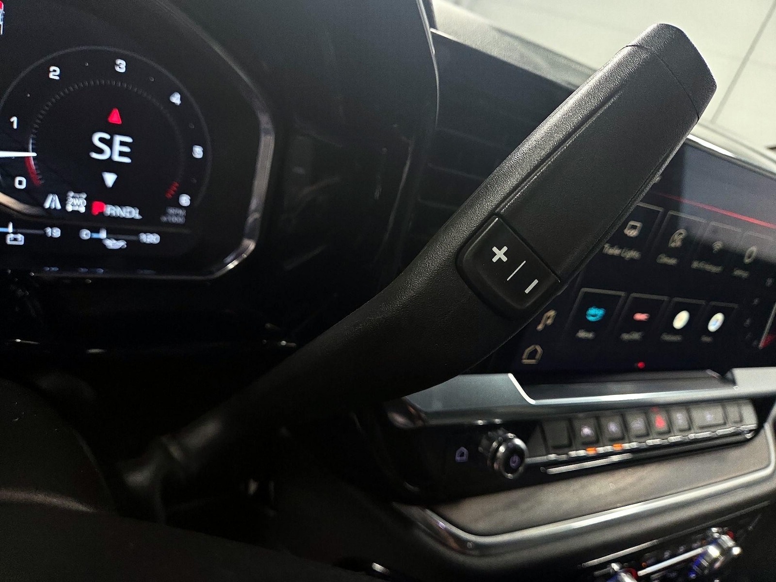 2024 GMC Sierra 1500 SLT - Photo 18