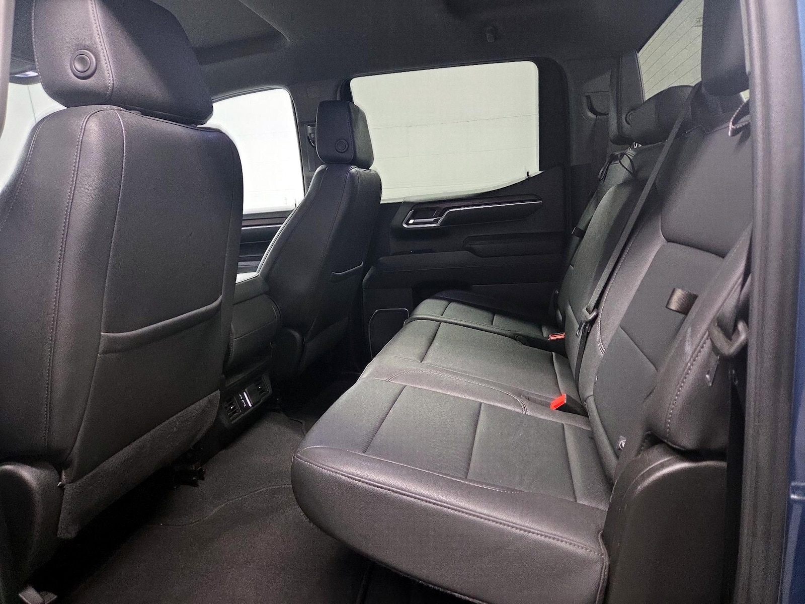 2024 GMC Sierra 1500 SLT - Photo 19