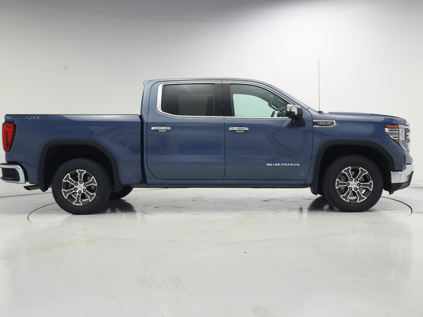 2024 GMC Sierra 1500 SLT - Photo 8