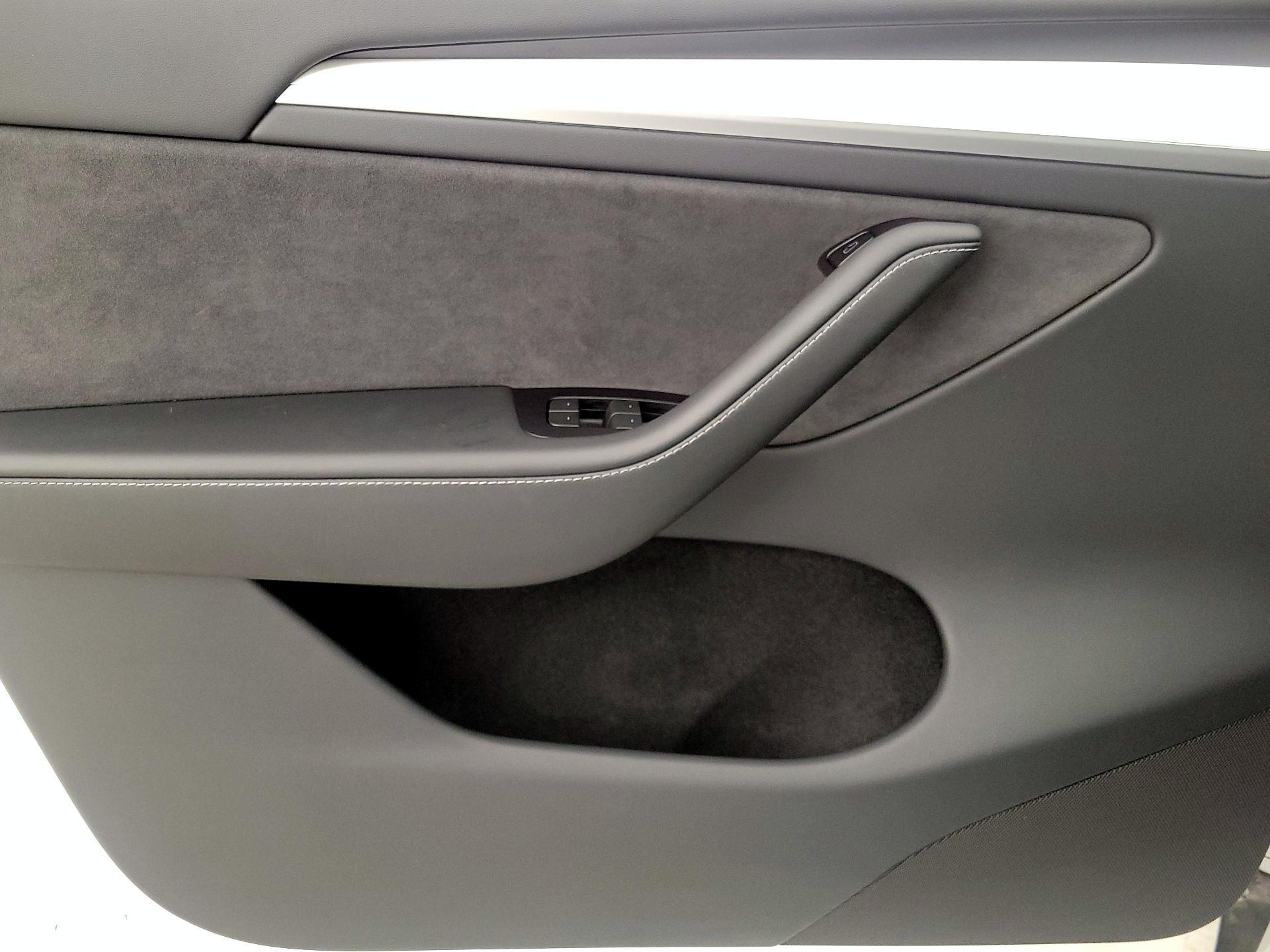 Thumbnail: 2023 Tesla Model Y - 12