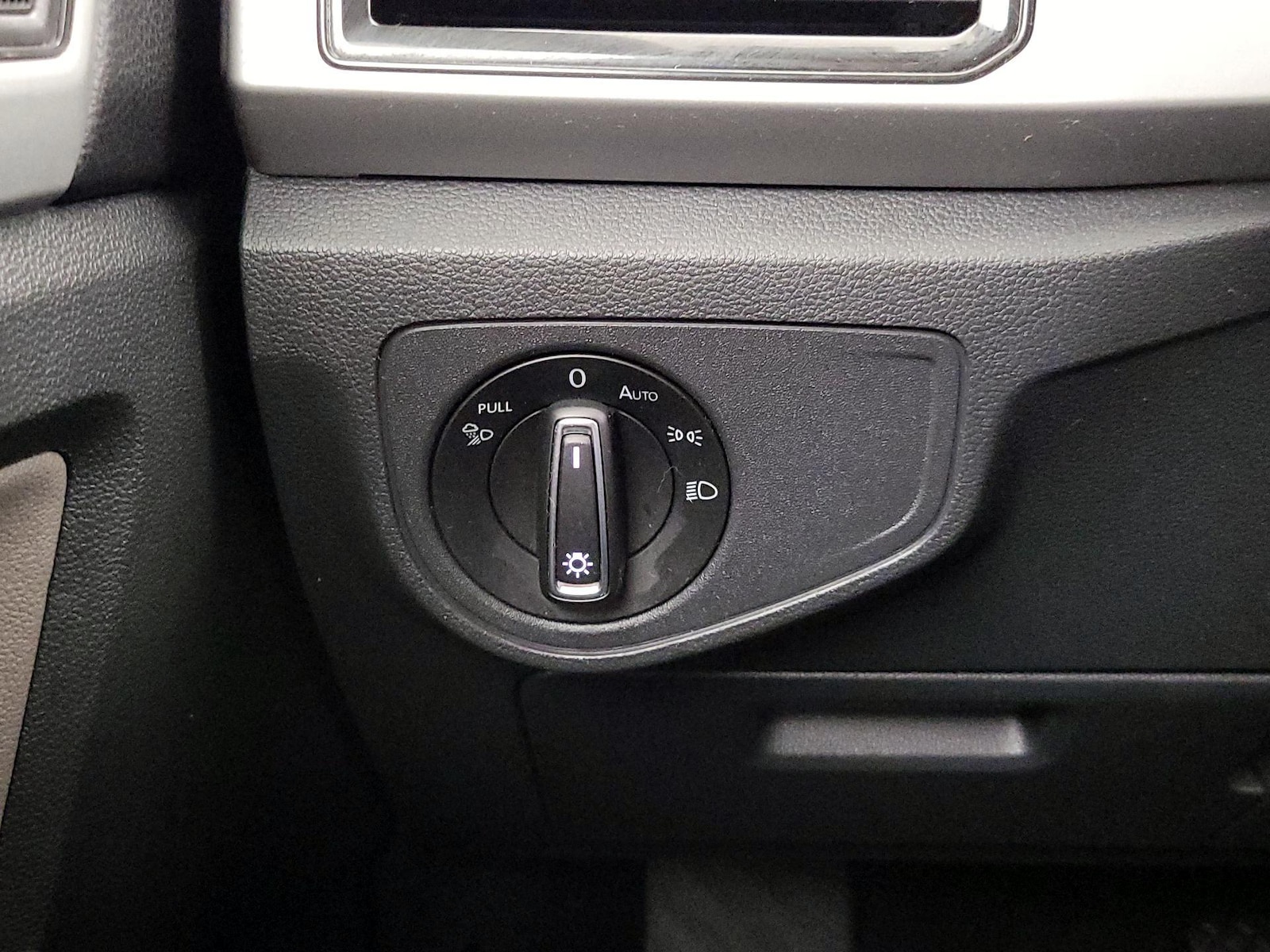 2022 Volkswagen Atlas SE w/Tech - Photo 14