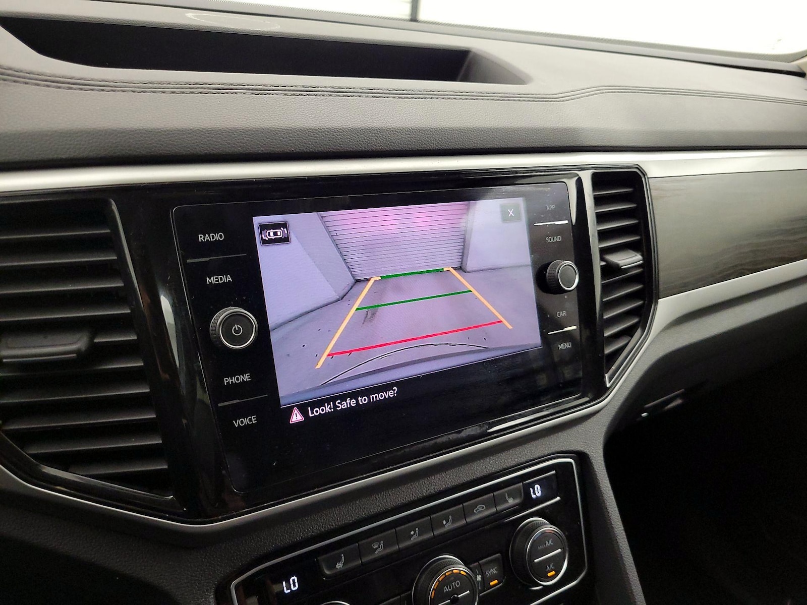 2022 Volkswagen Atlas SE w/Tech - Photo 15