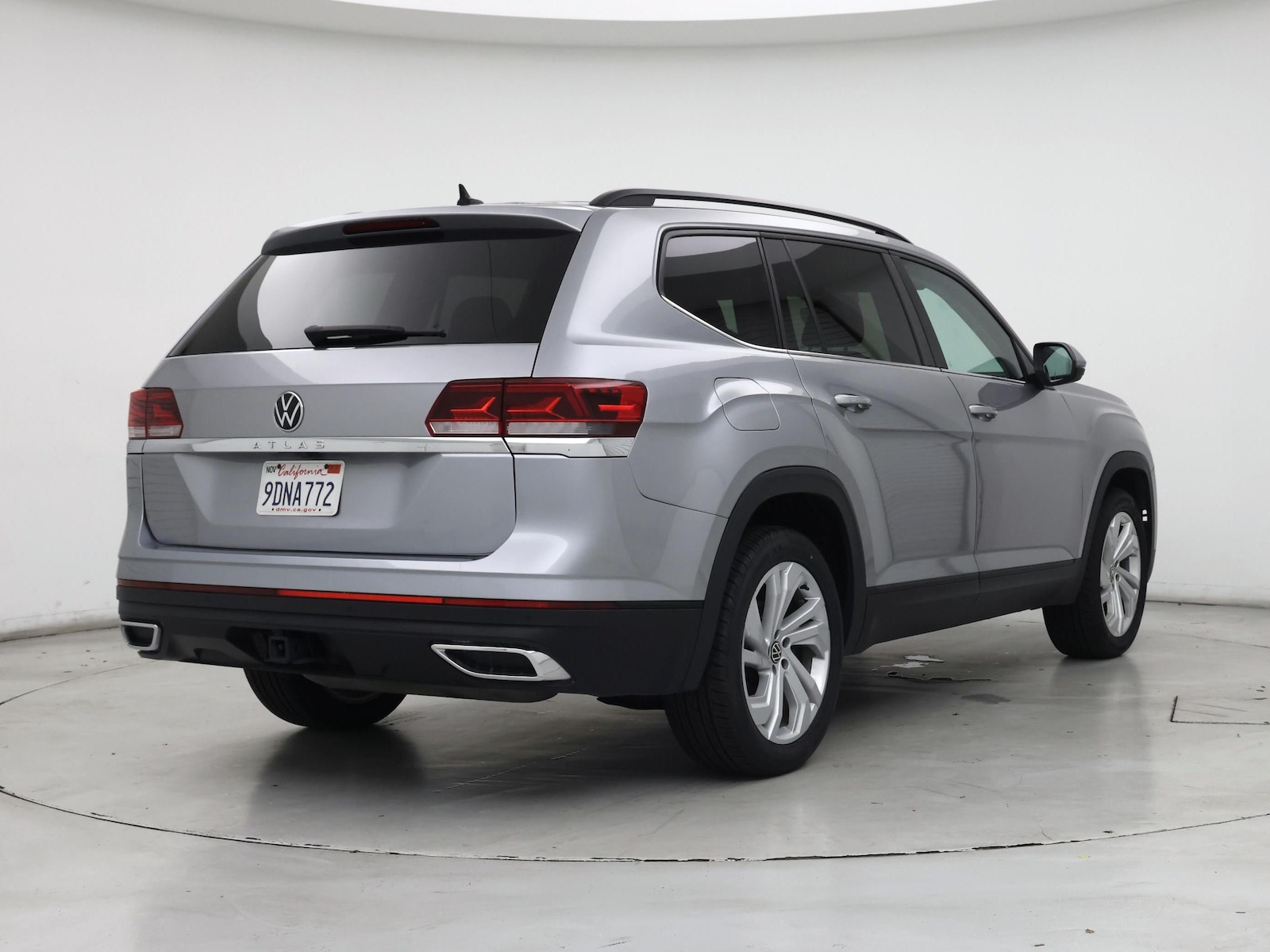2022 Volkswagen Atlas SE w/Tech - Photo 9