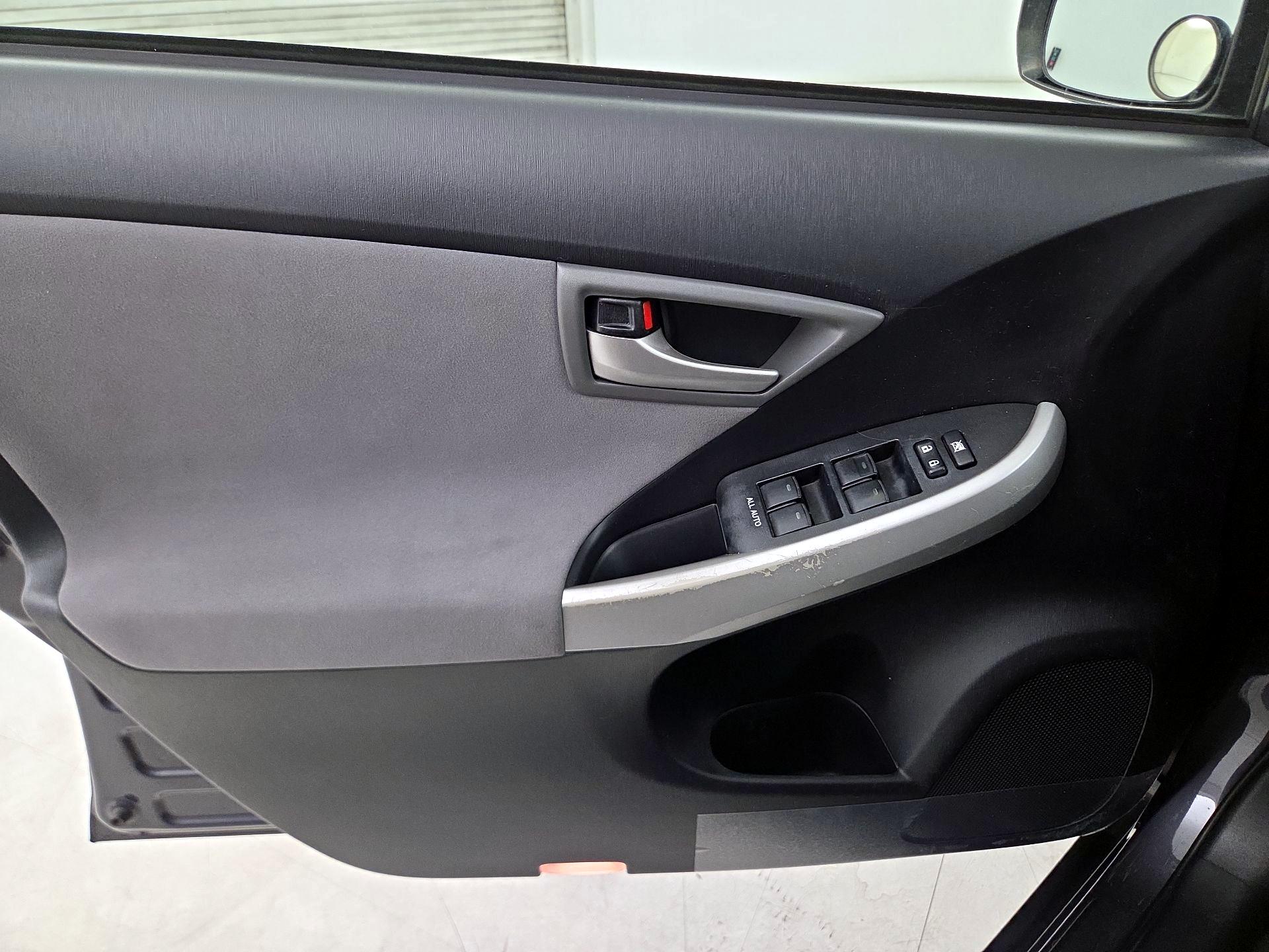 Thumbnail: 2015 Toyota Prius - 12
