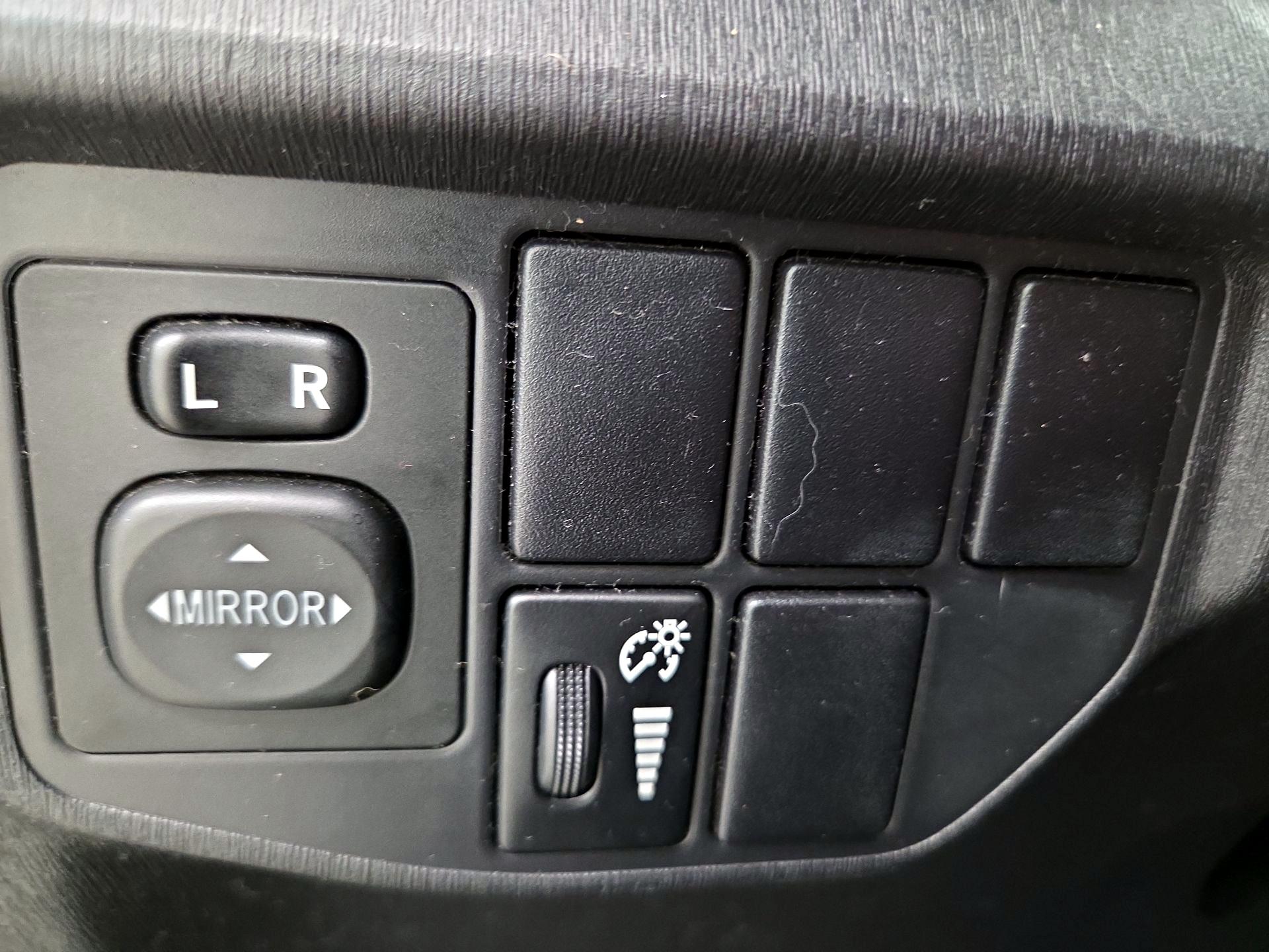 Thumbnail: 2015 Toyota Prius - 13