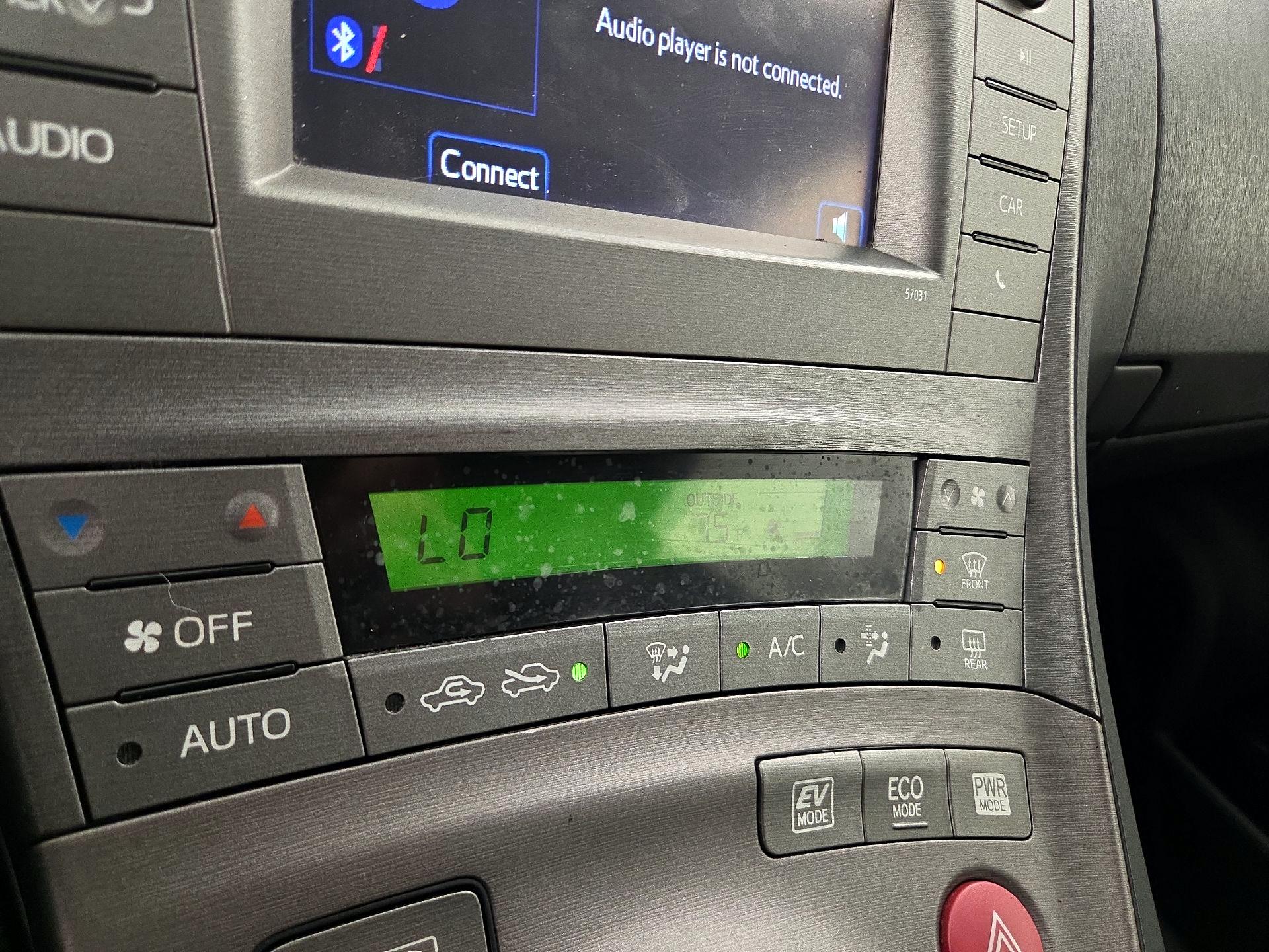 Thumbnail: 2015 Toyota Prius - 16