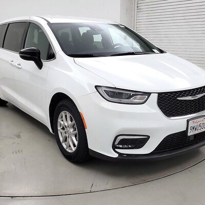 2024 Chrysler Pacifica Touring