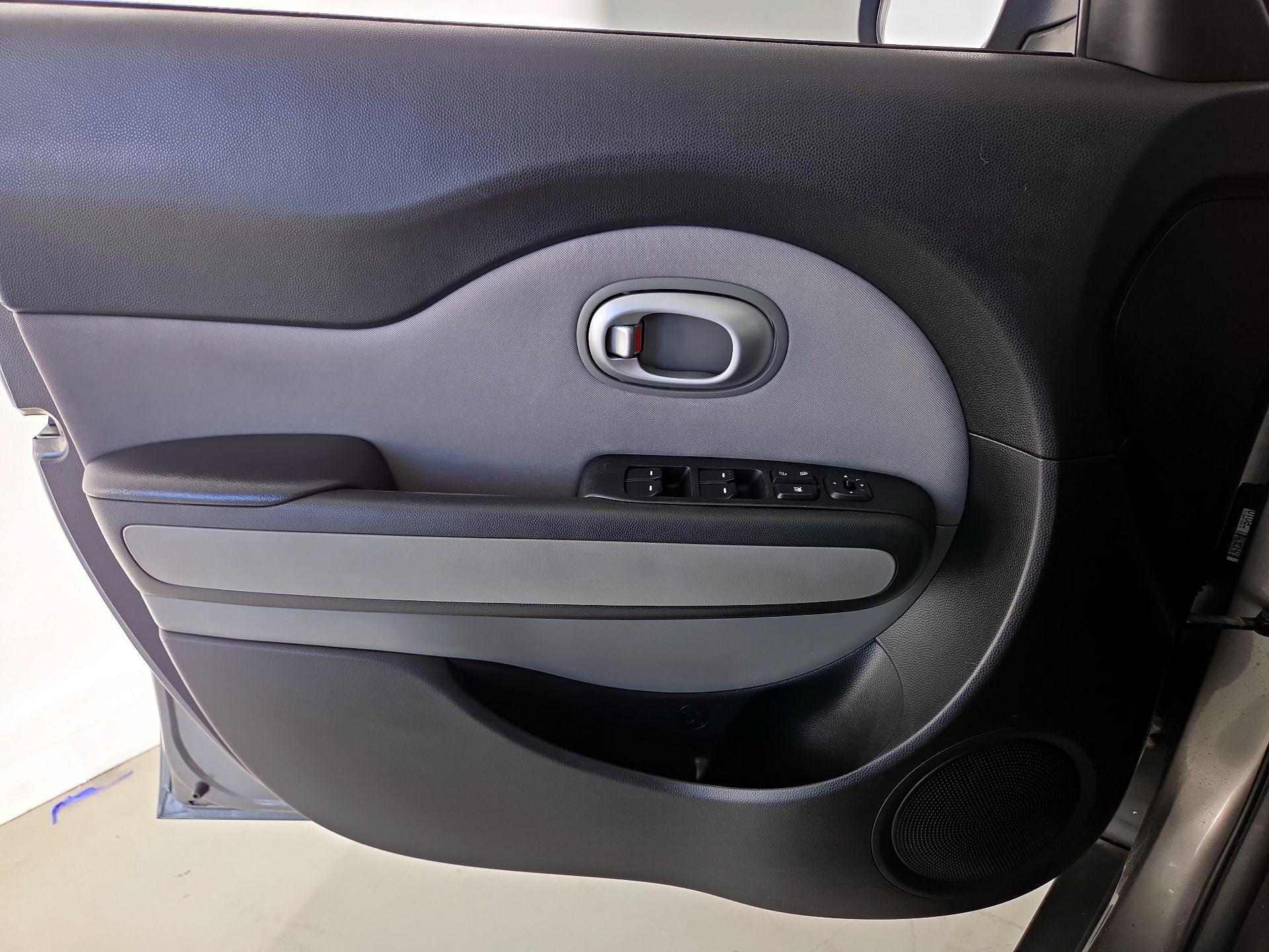 Thumbnail: 2016 Kia Soul - 12