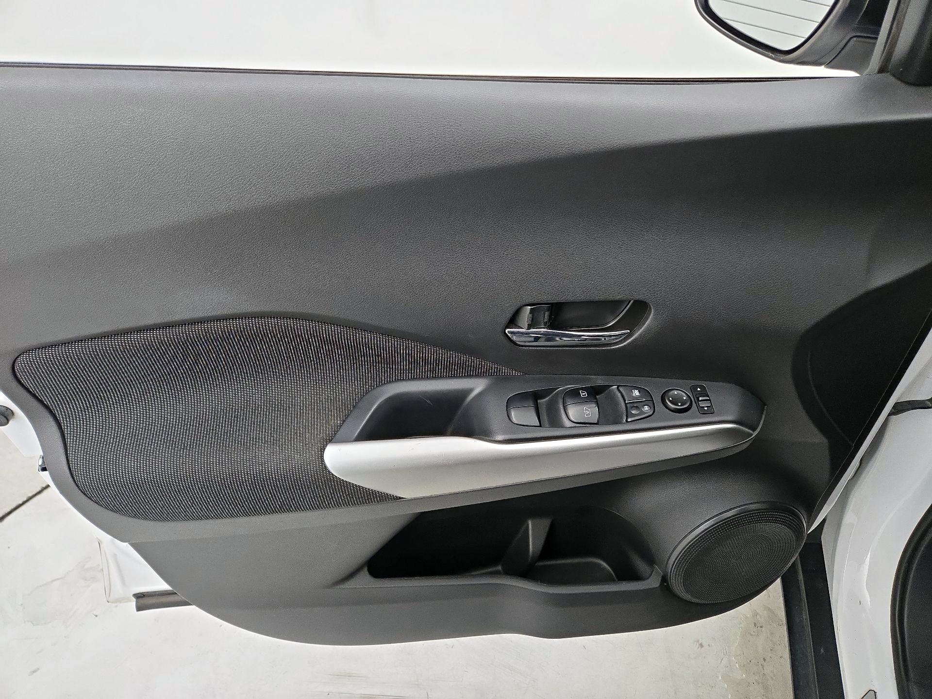 Thumbnail: 2019 Nissan Kicks - 12
