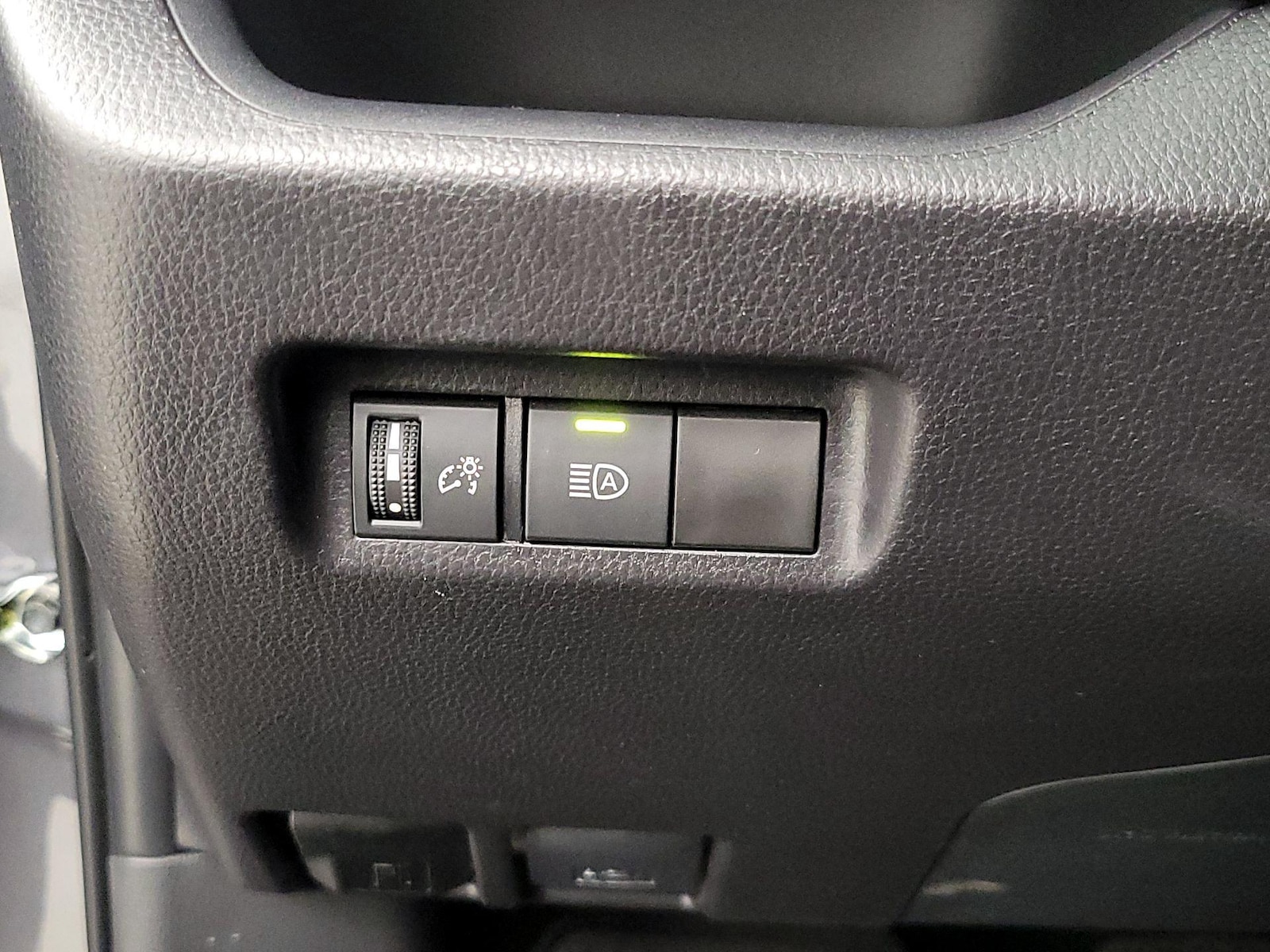 2025 Toyota RAV4 LE - Photo 14