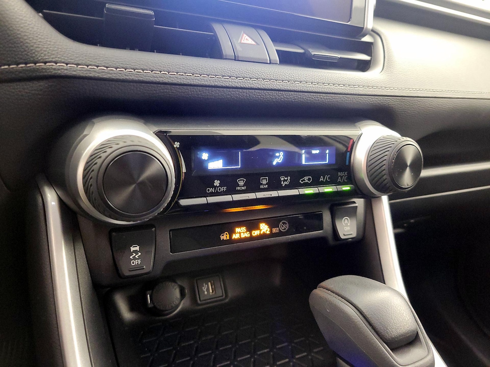 2025 Toyota RAV4 LE - Photo 17