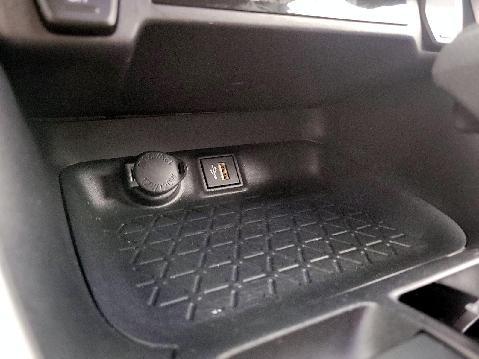 2025 Toyota RAV4 LE - Photo 19