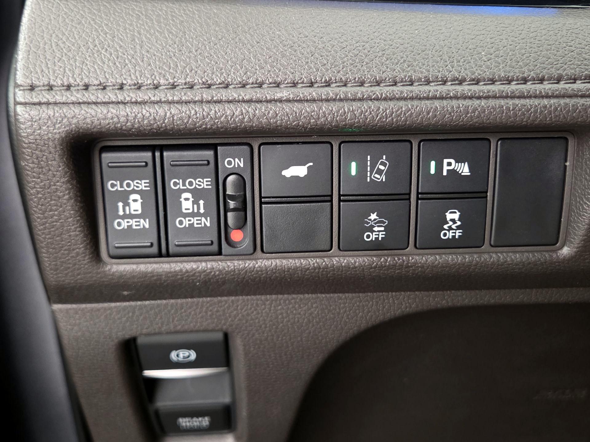 Thumbnail: 2018 Honda Odyssey - 13