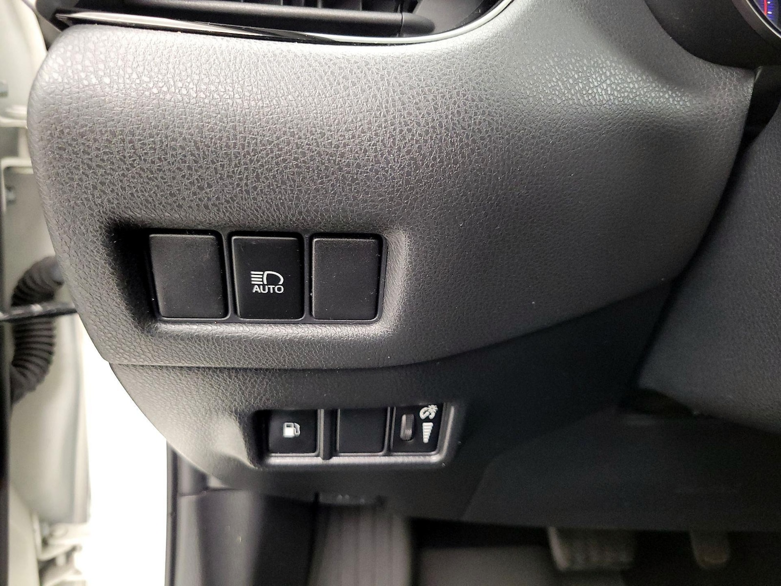 2021 Toyota C-HR LE - Photo 14
