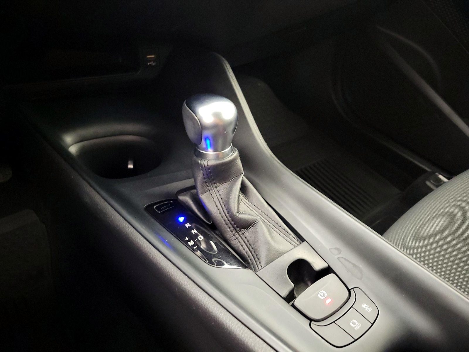 2021 Toyota C-HR LE - Photo 18