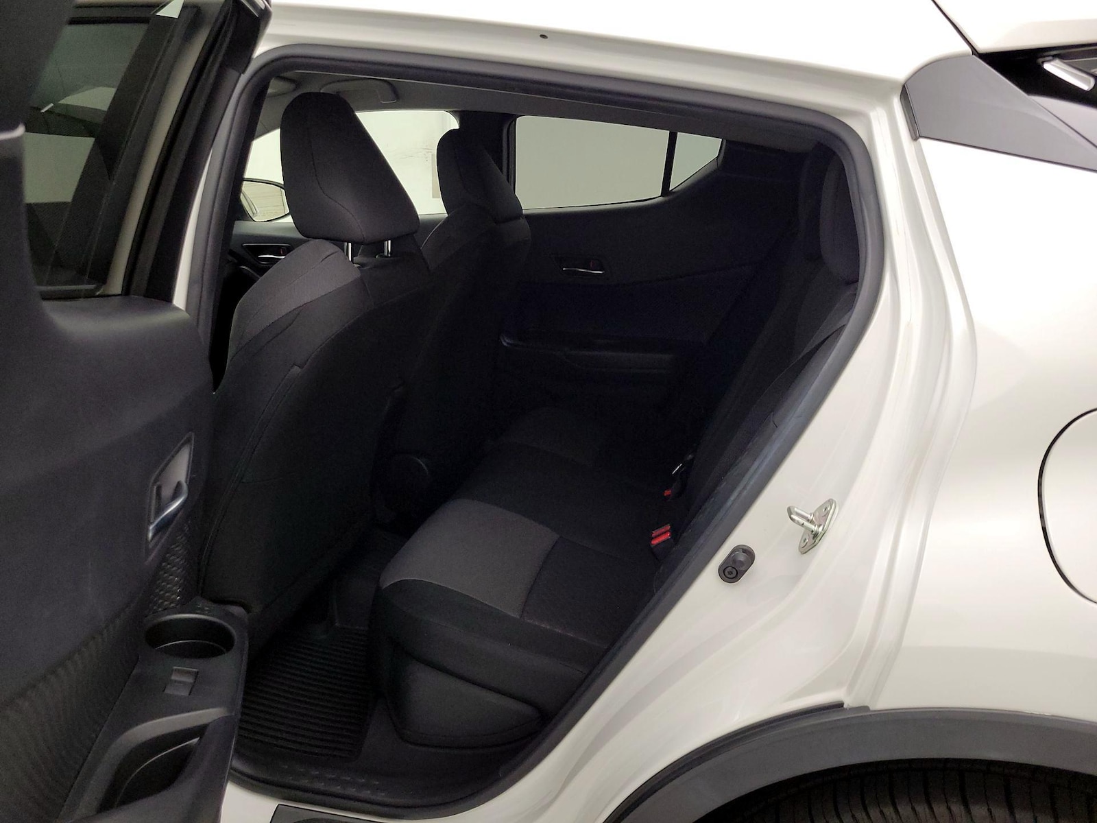 2021 Toyota C-HR LE - Photo 20