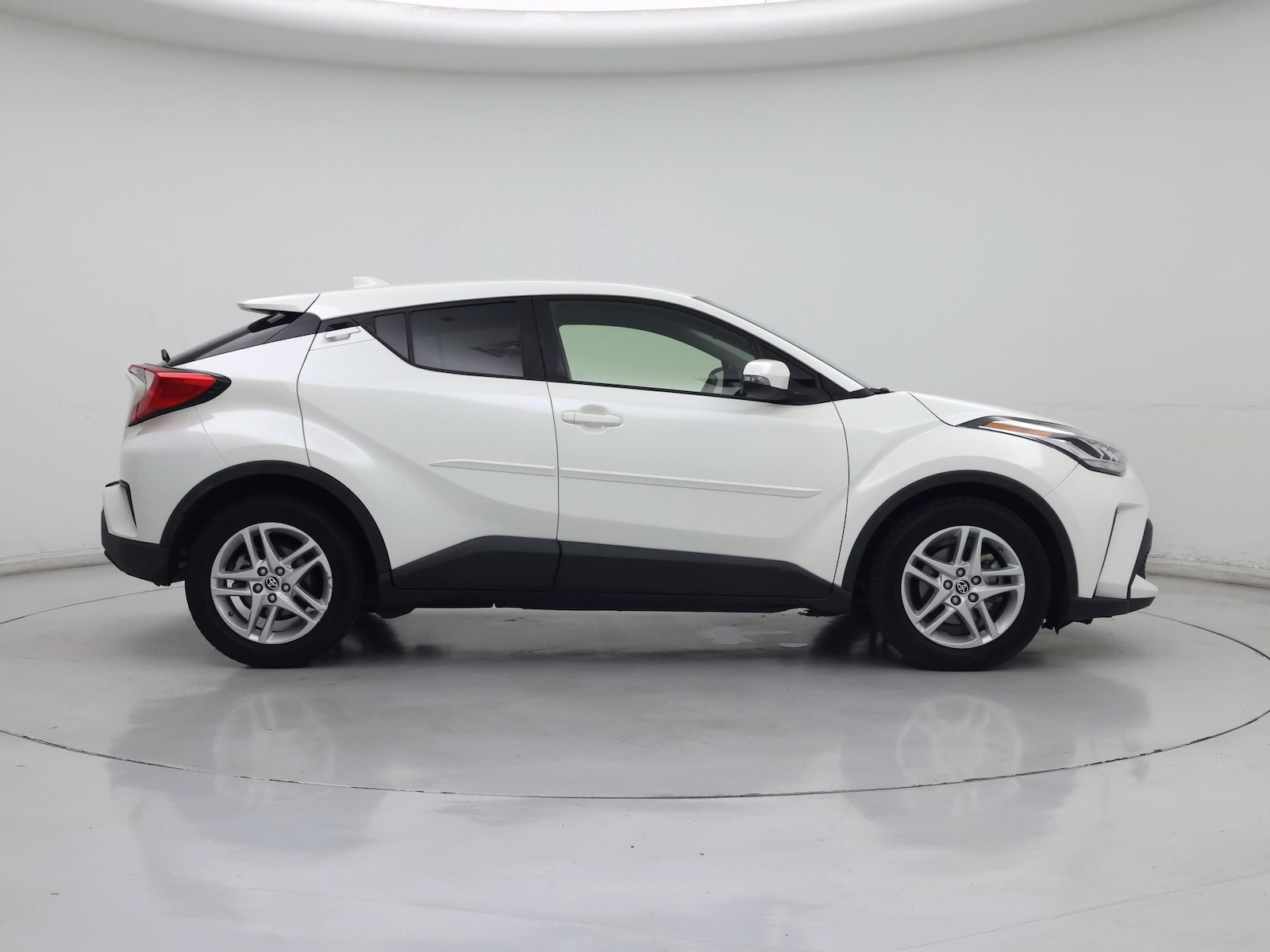 2021 Toyota C-HR LE - Photo 8