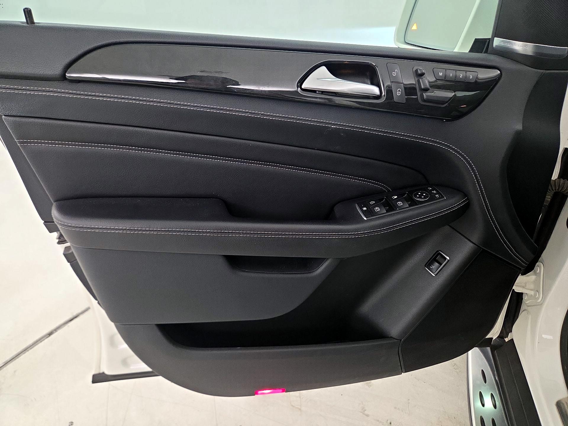 Thumbnail: 2015 Mercedes-Benz M-Class - 12
