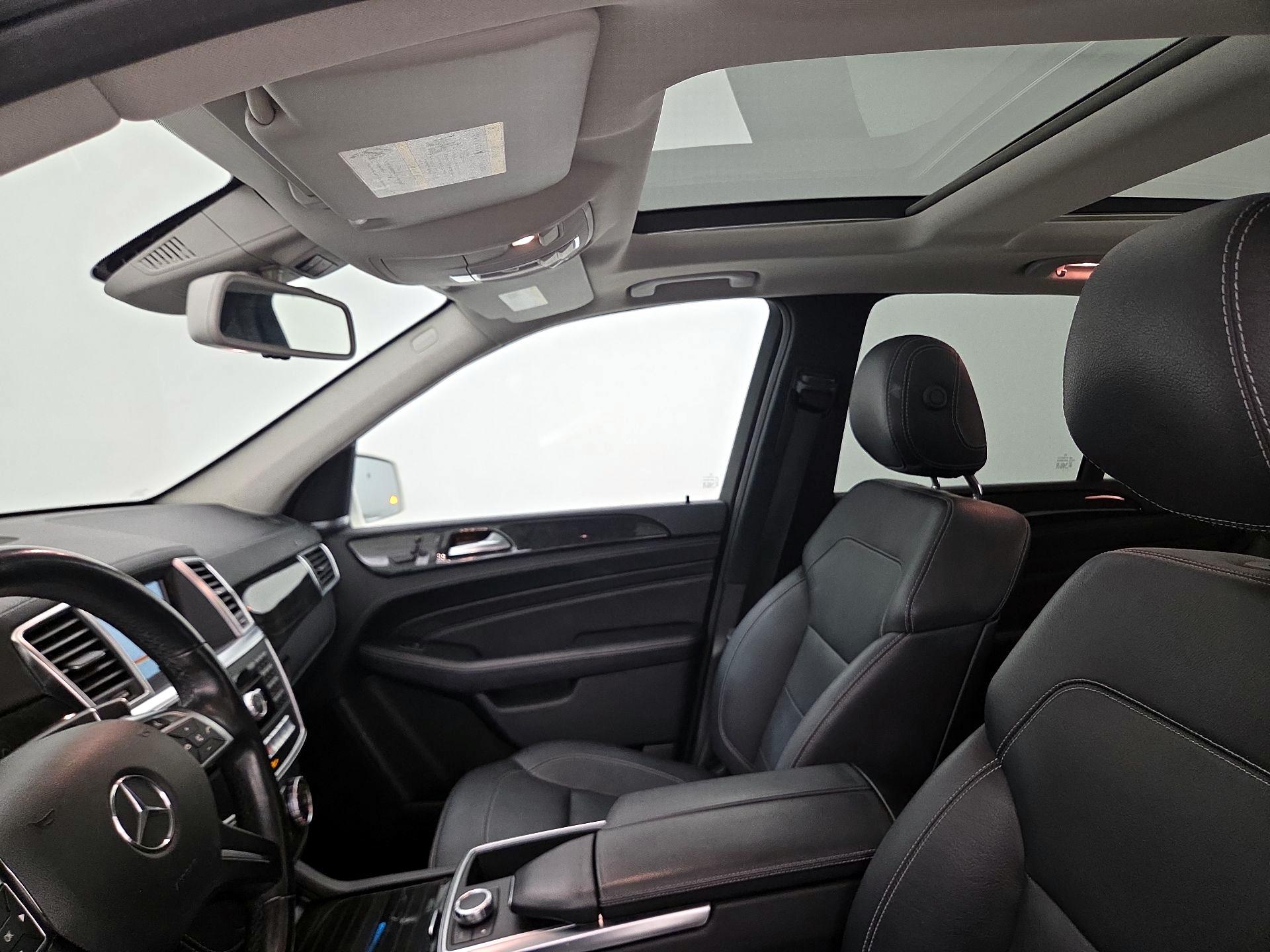 Thumbnail: 2015 Mercedes-Benz M-Class - 20