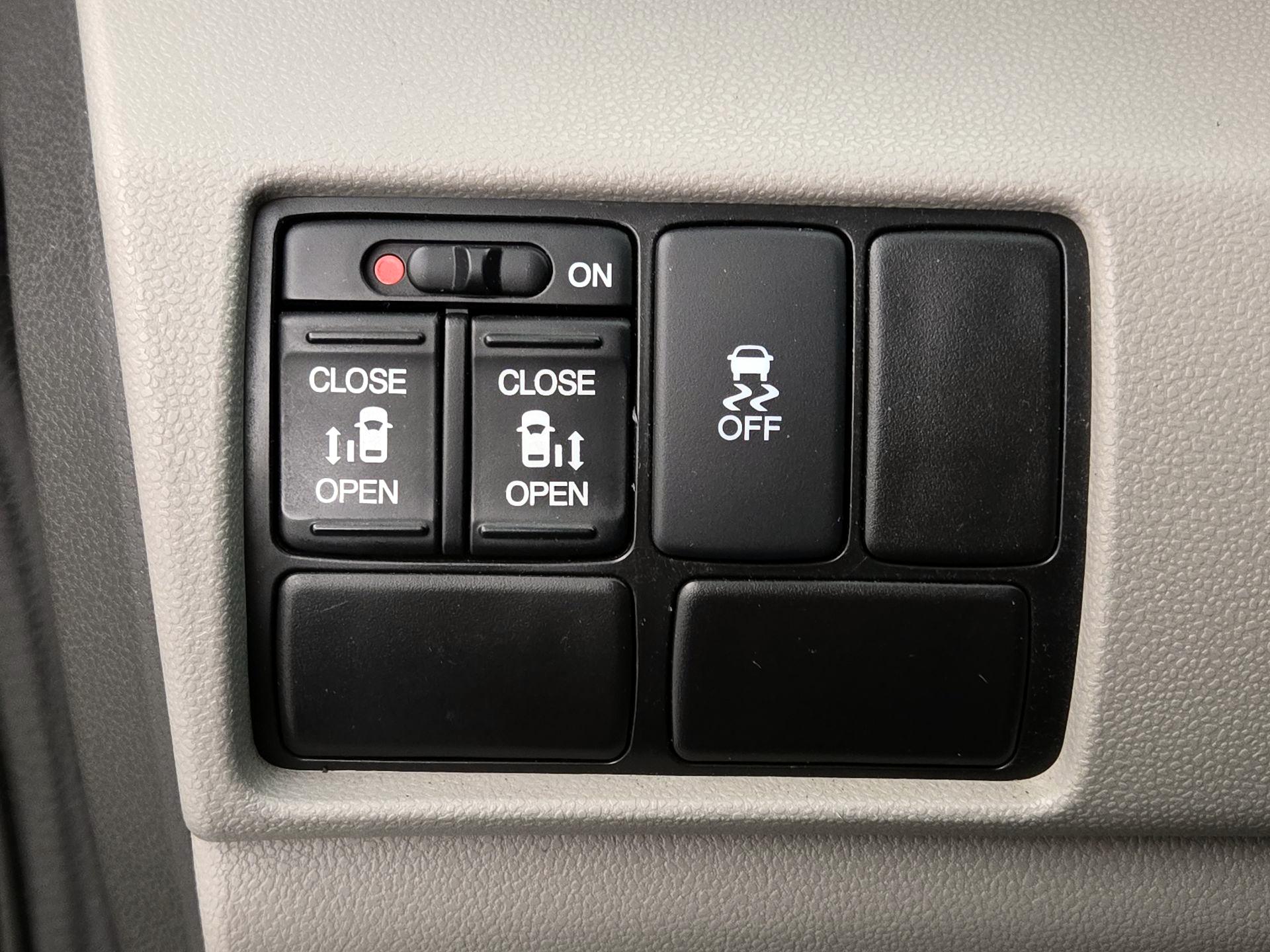 Thumbnail: 2015 Honda Odyssey - 13