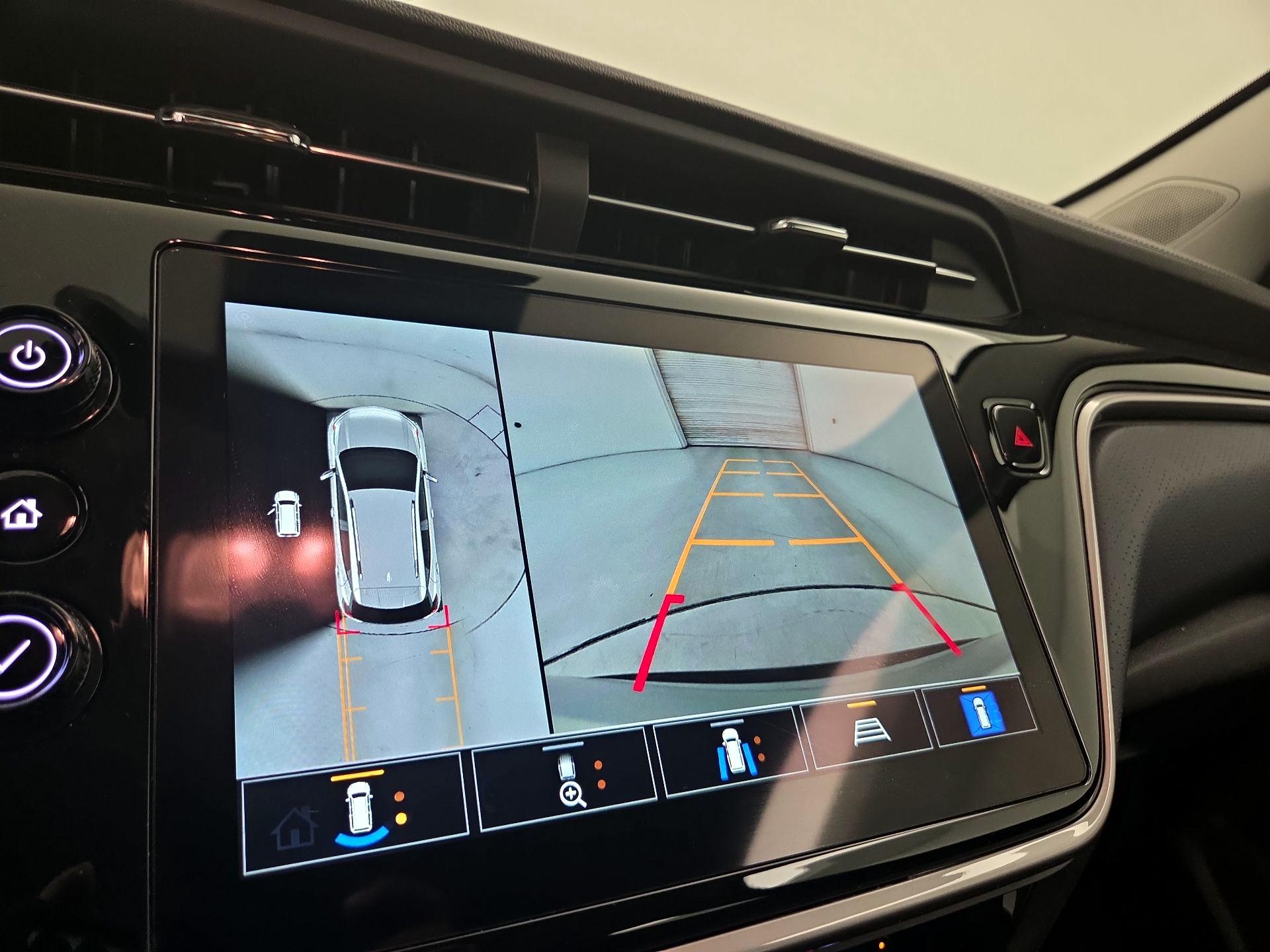 Thumbnail: 2023 Chevrolet Bolt EUV - 14