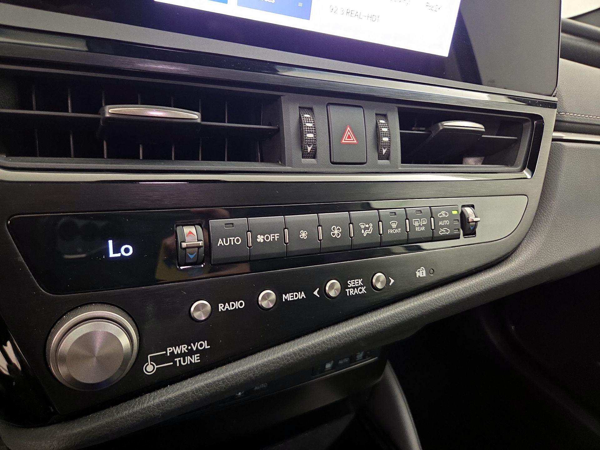 Thumbnail: 2024 Lexus ES - 15
