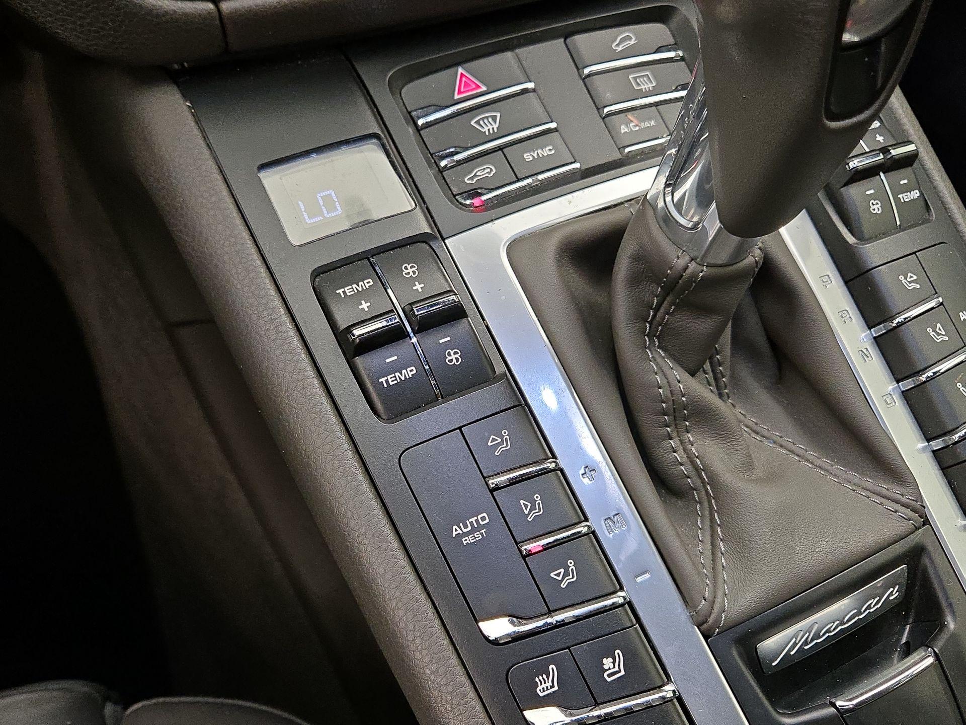 Thumbnail: 2019 Porsche Macan - 17