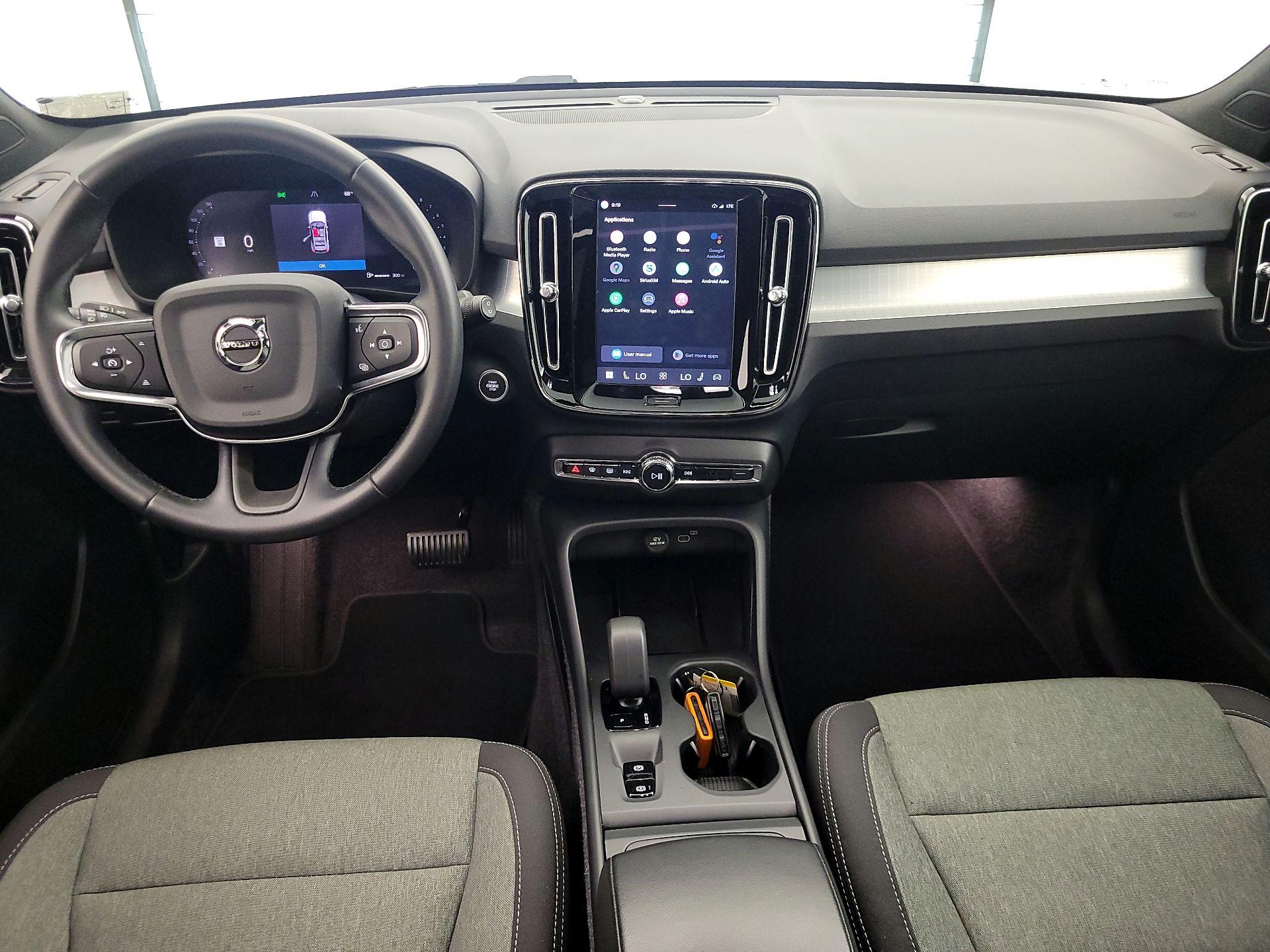 Thumbnail: 2025 Volvo XC40 - 9