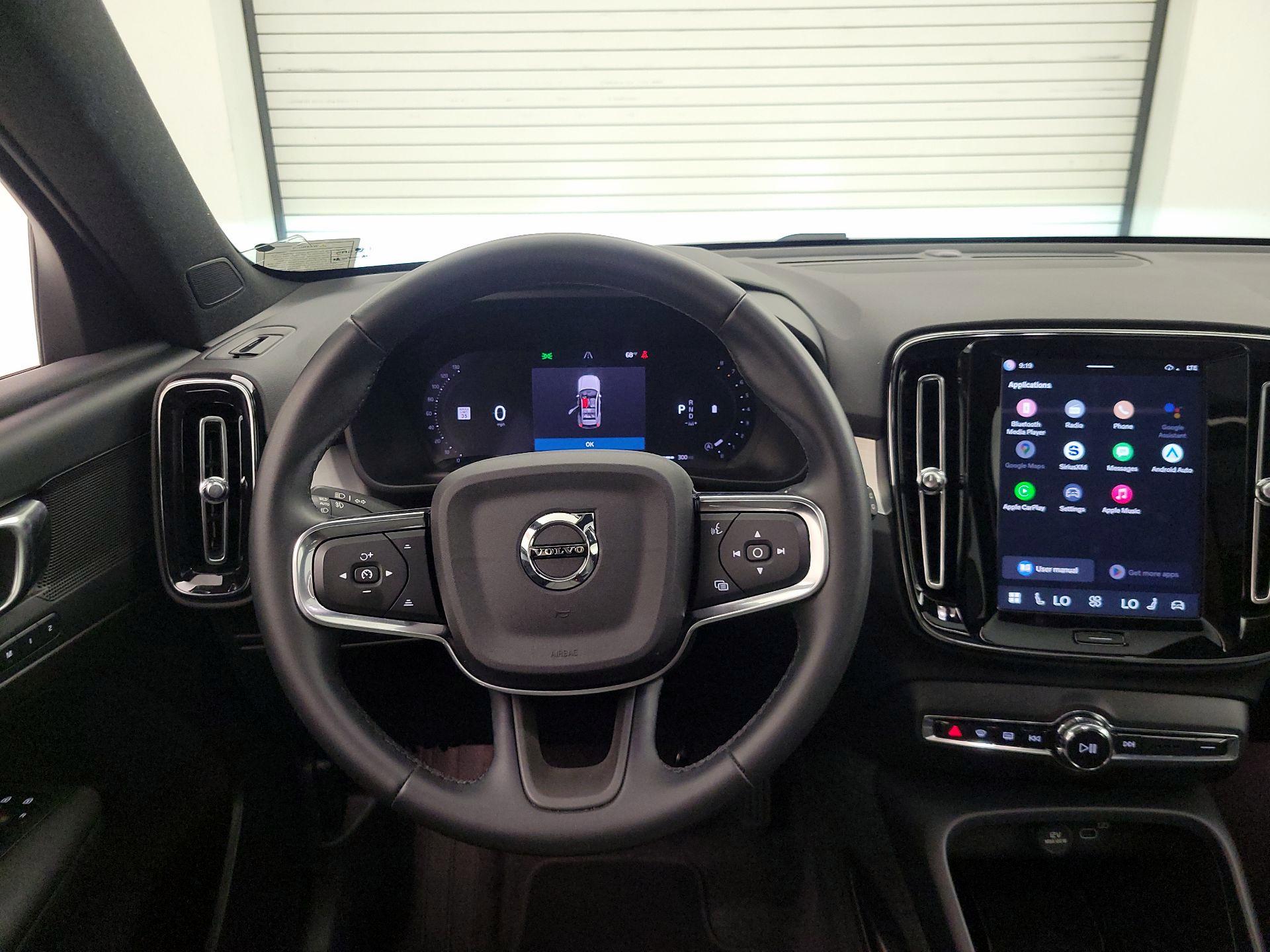 Thumbnail: 2025 Volvo XC40 - 10
