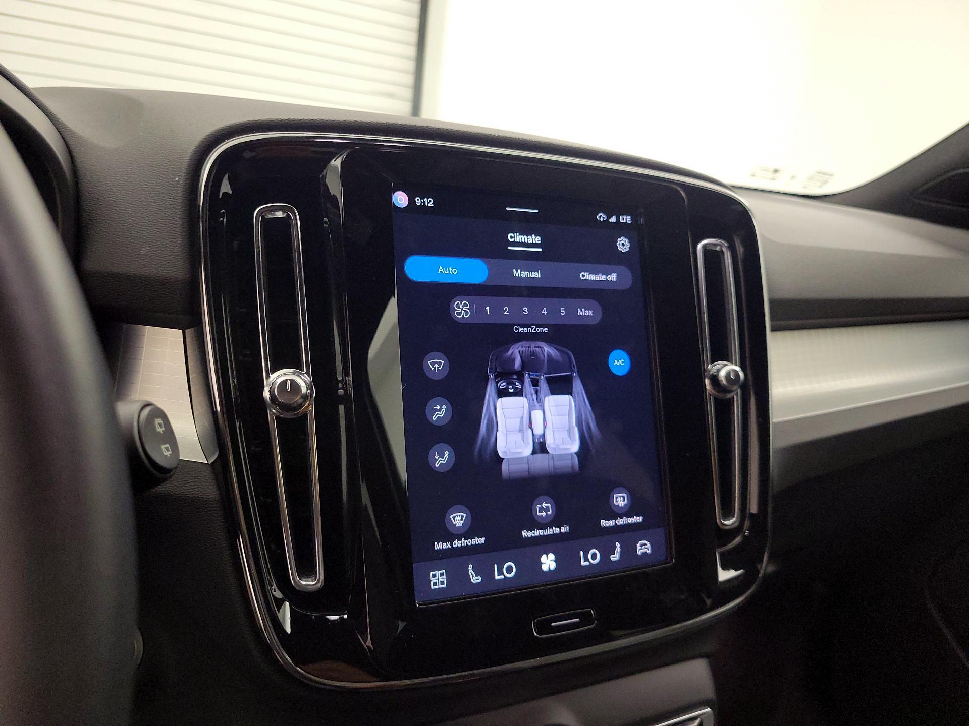 Thumbnail: 2025 Volvo XC40 - 16