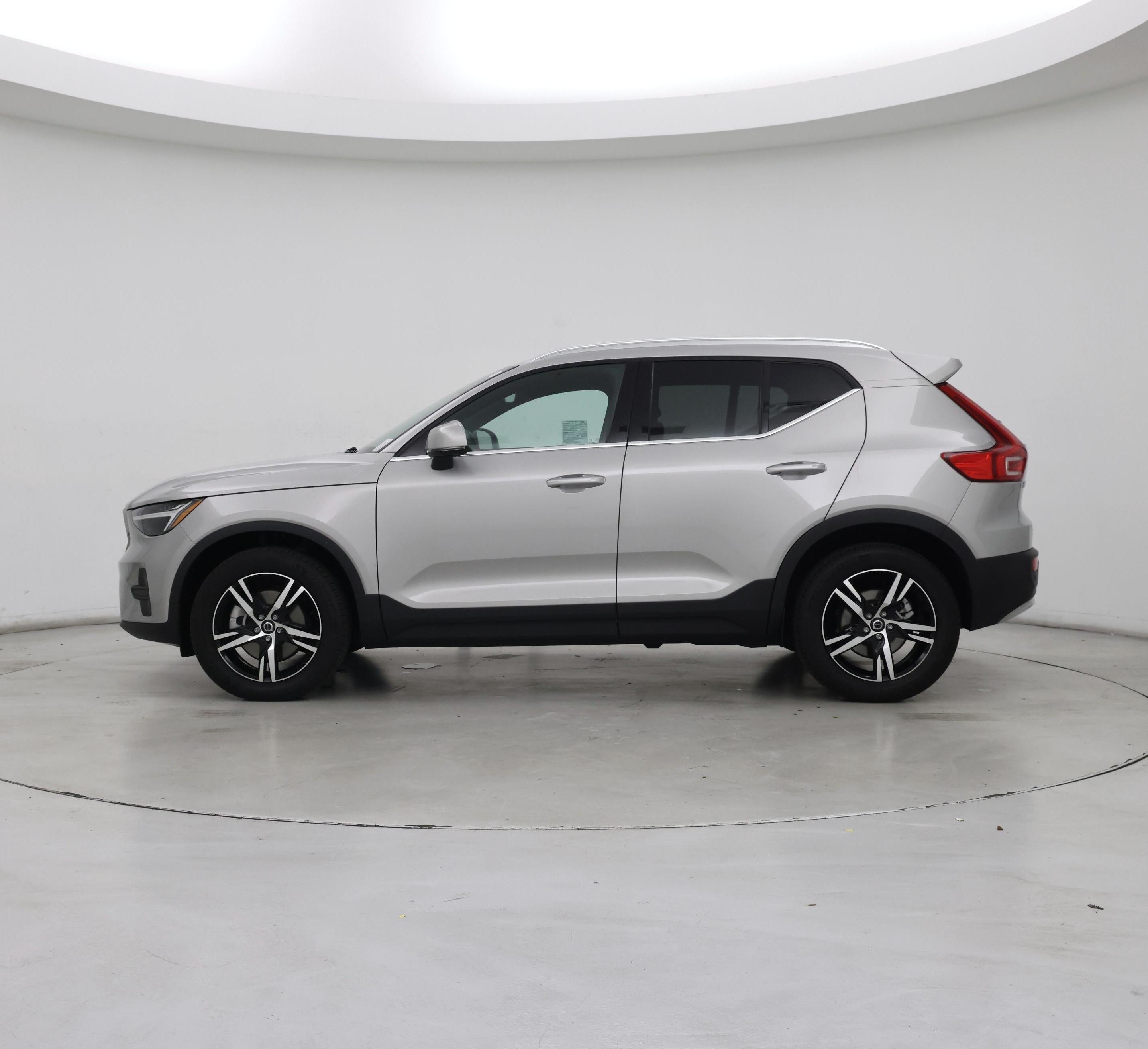 Thumbnail: 2025 Volvo XC40 - 3