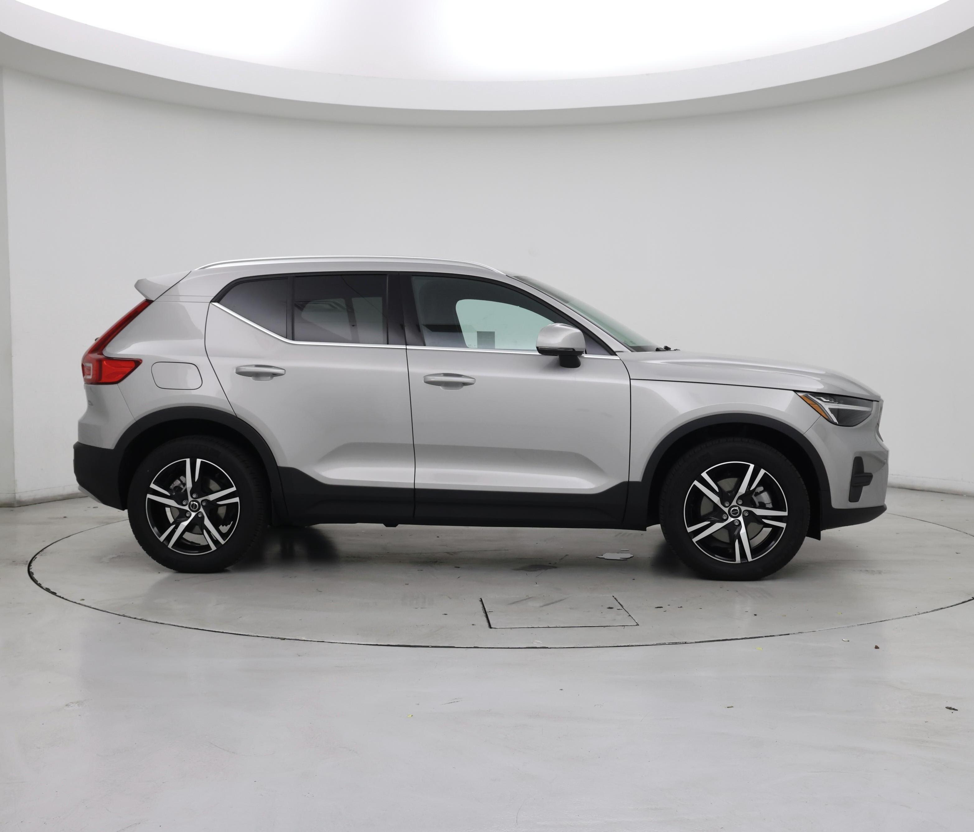 Thumbnail: 2025 Volvo XC40 - 7