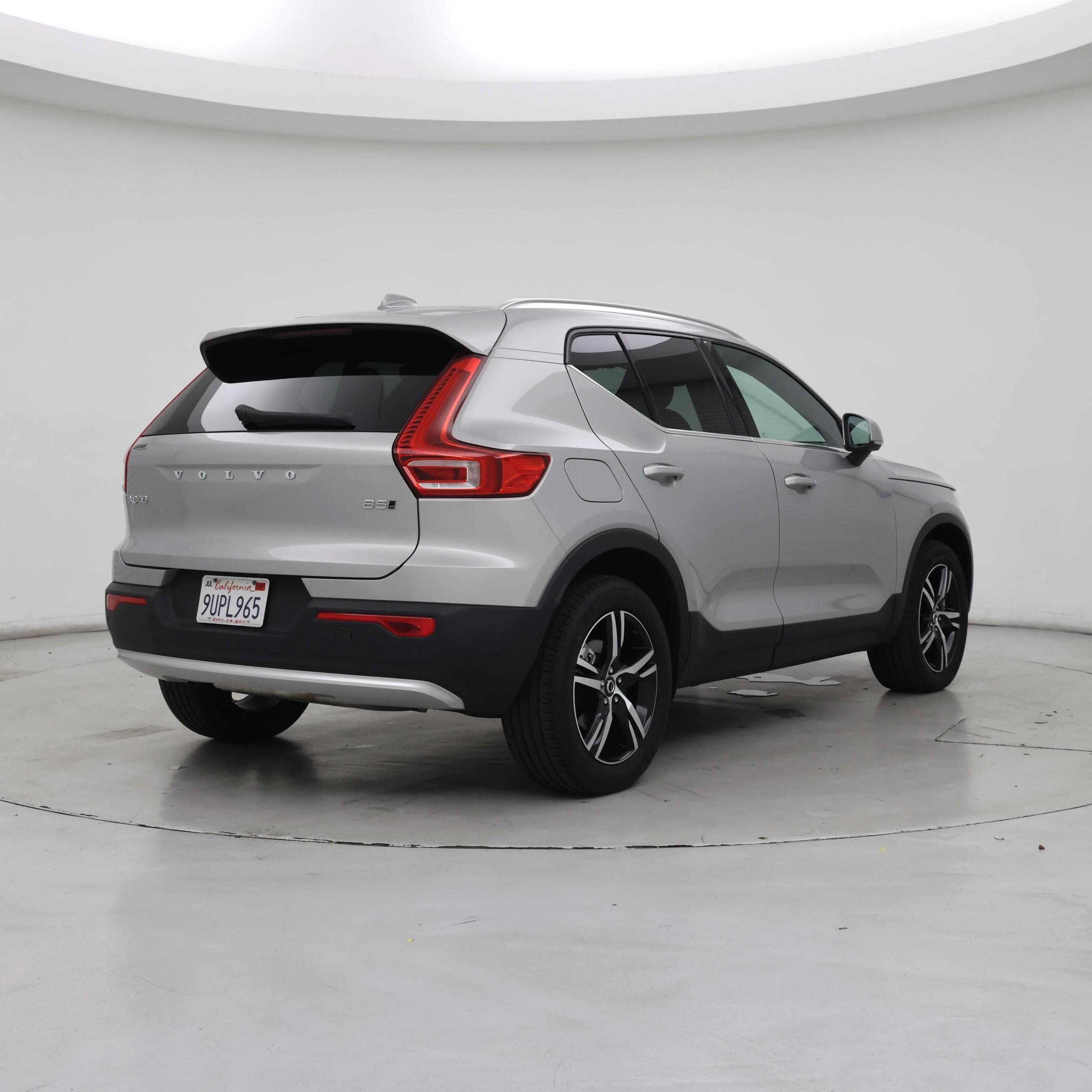 Thumbnail: 2025 Volvo XC40 - 8