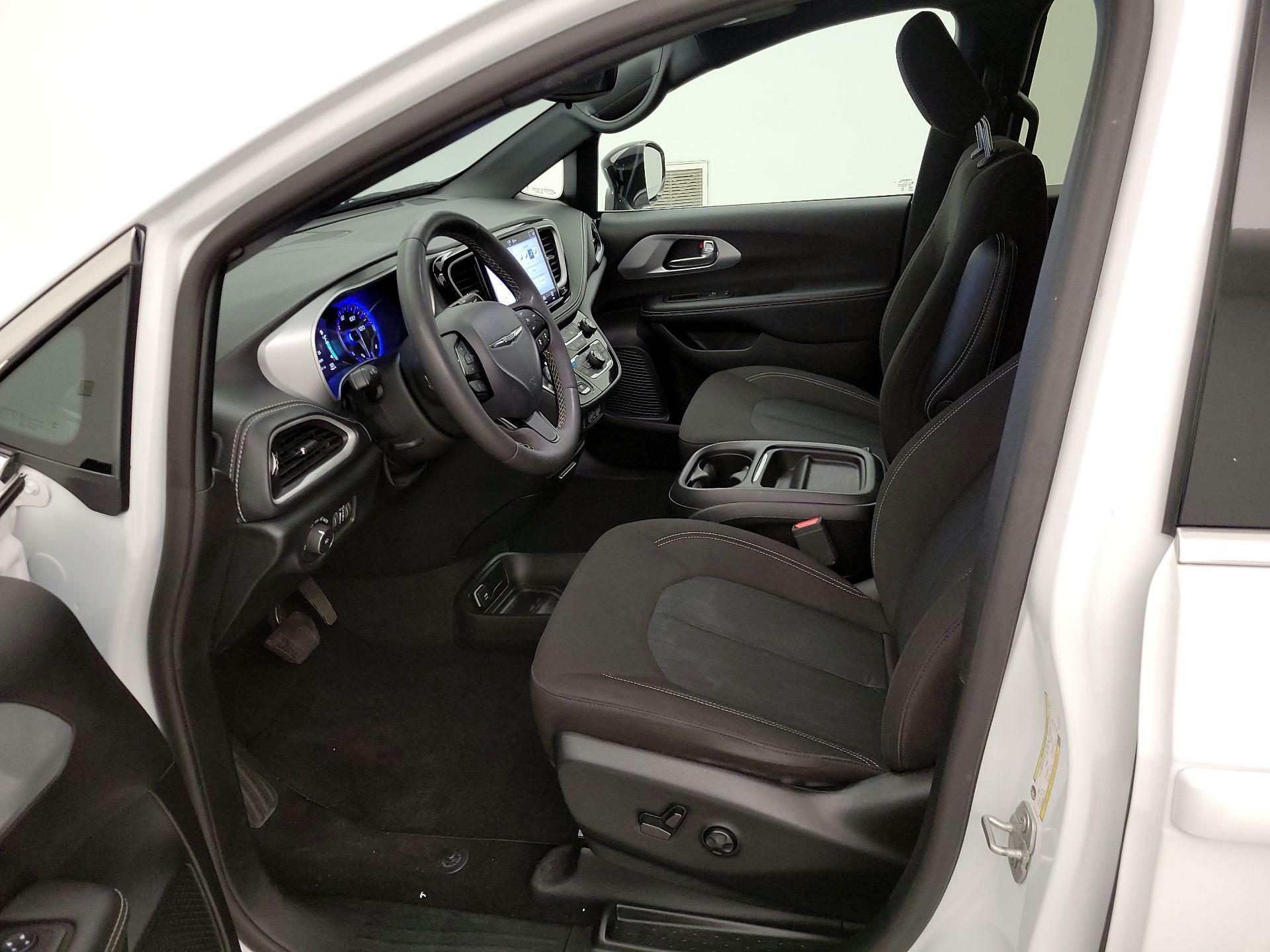Thumbnail: 2024 Chrysler Pacifica - 9