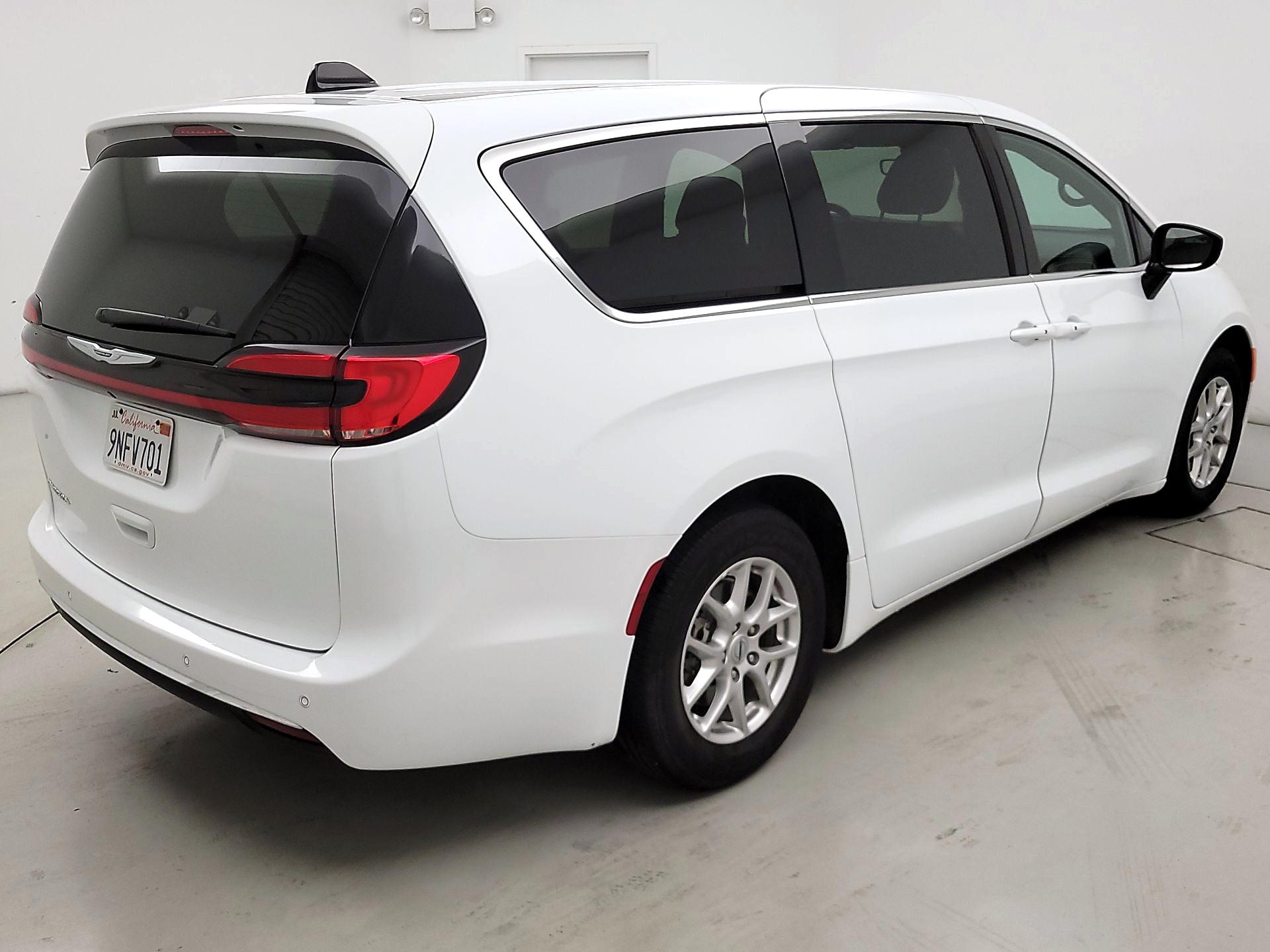 Thumbnail: 2024 Chrysler Pacifica - 5