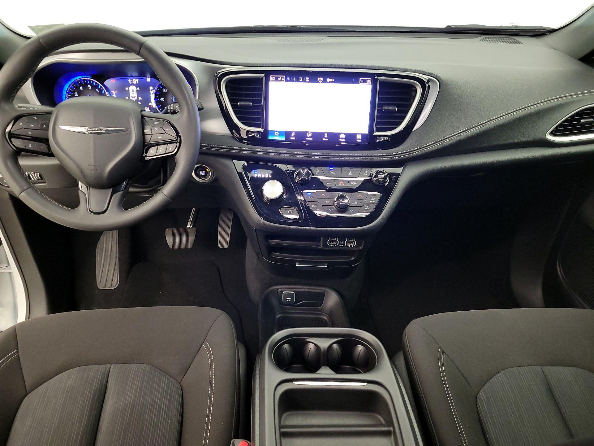 Thumbnail: 2024 Chrysler Pacifica - 8