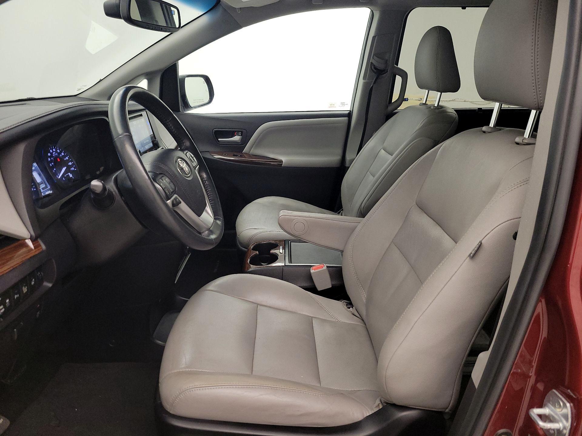 Thumbnail: 2017 Toyota Sienna - 11