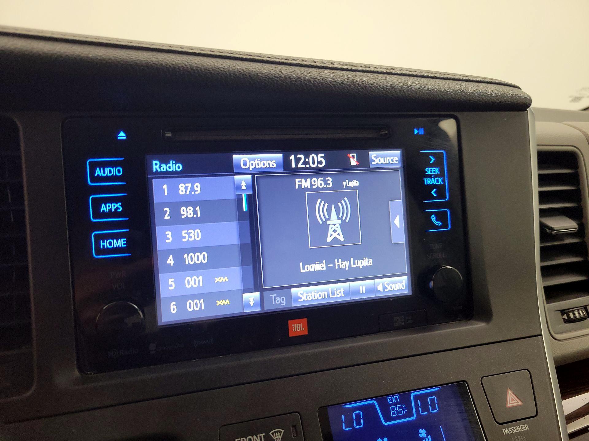 Thumbnail: 2017 Toyota Sienna - 15