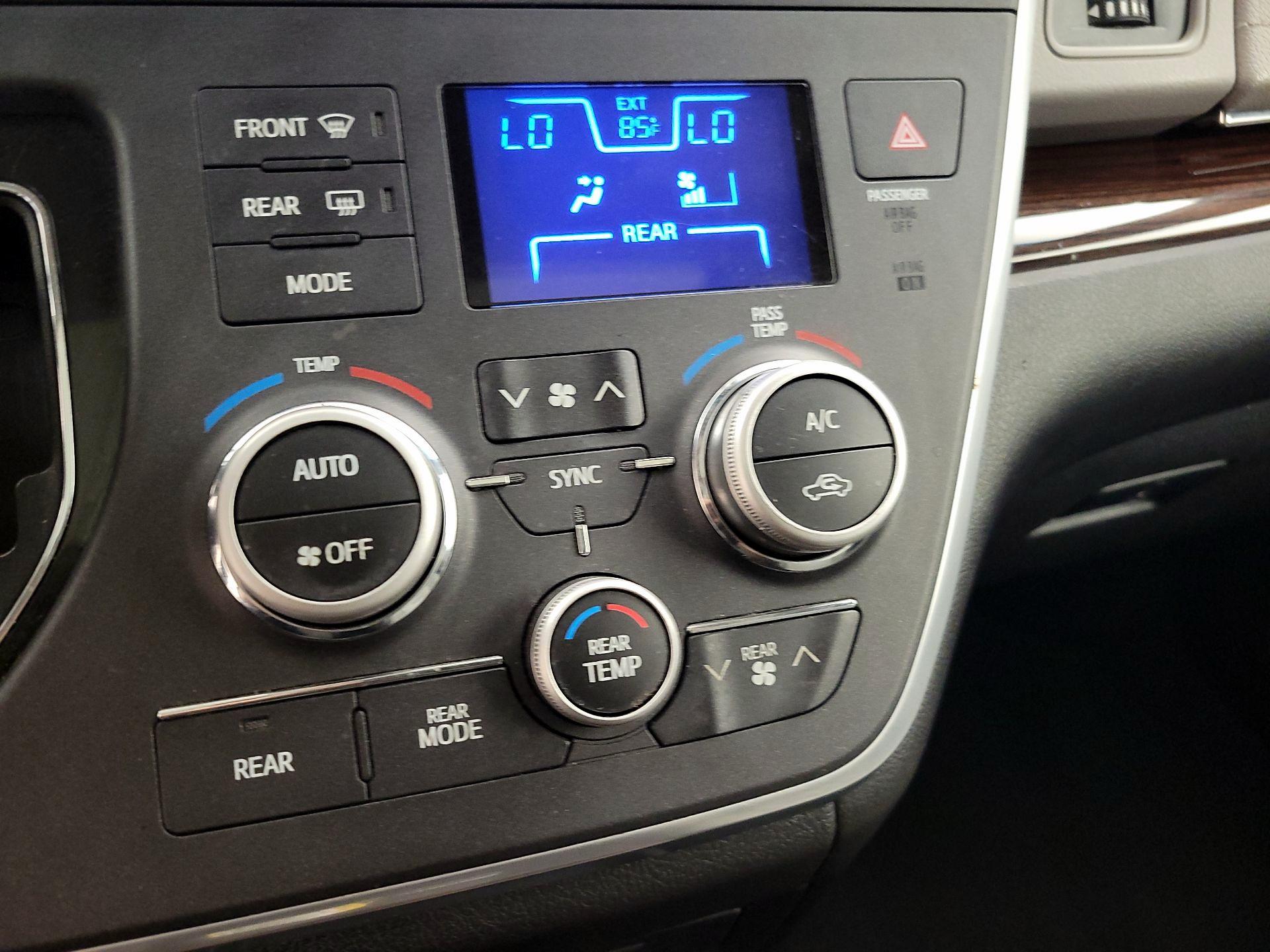 Thumbnail: 2017 Toyota Sienna - 16